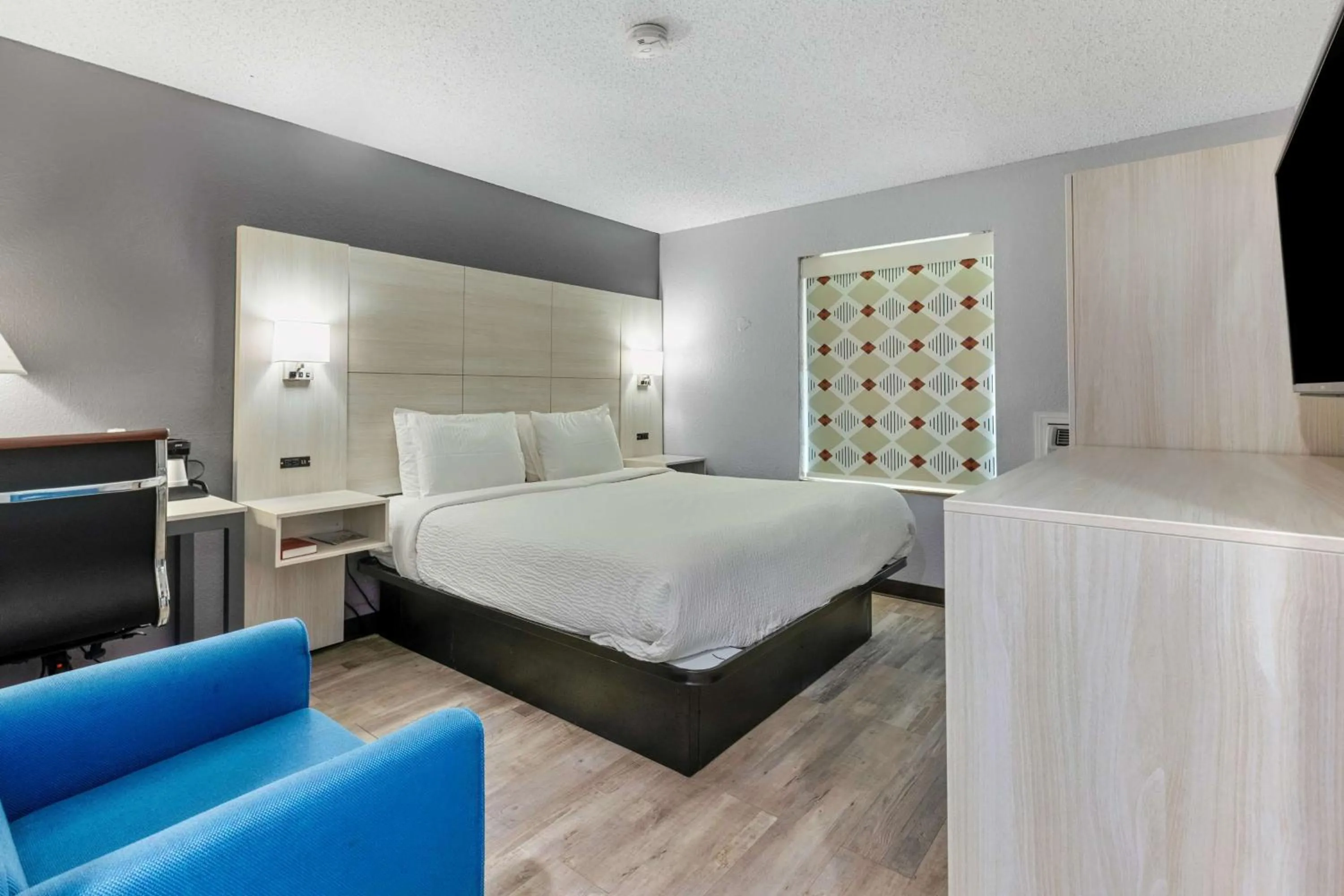 Photo of the whole room, Bed in Days Inn by Wyndham Savannah Gateway I-95