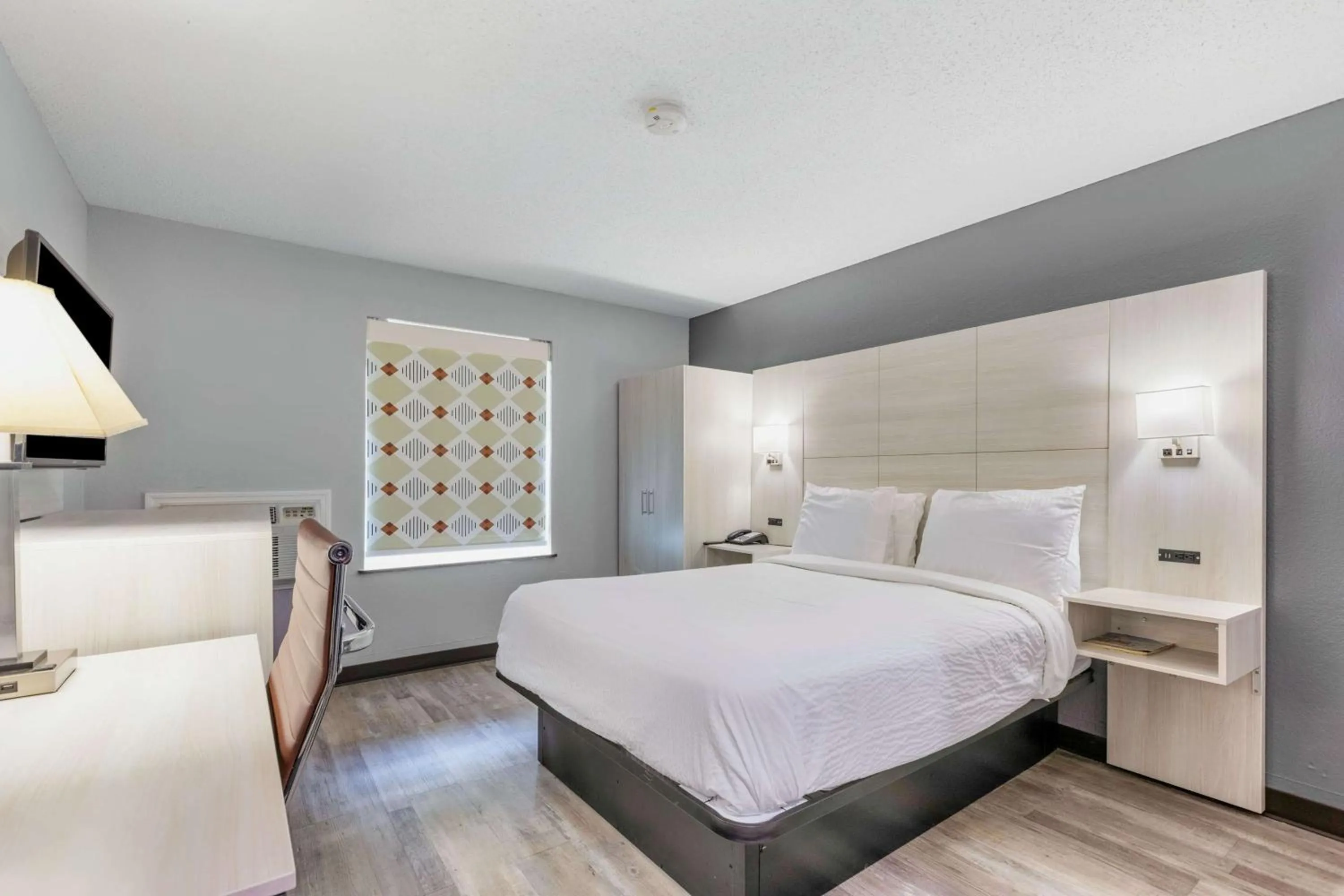 Photo of the whole room, Bed in Days Inn by Wyndham Savannah Gateway I-95