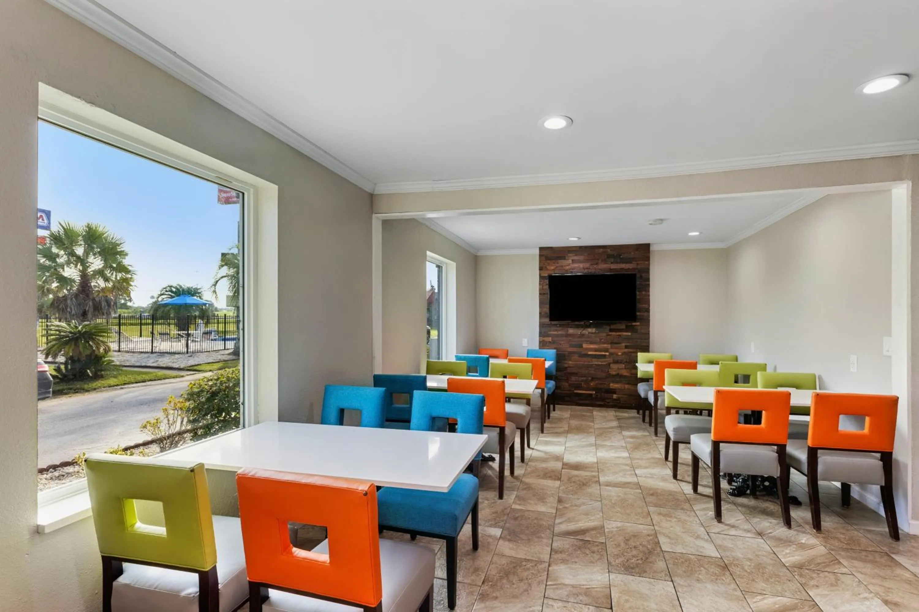 Restaurant/places to eat in Days Inn by Wyndham Savannah Gateway I-95