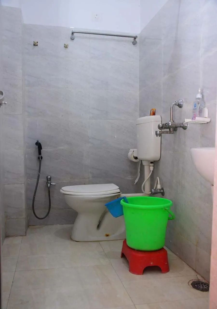 Toilet in Satiya Guest House