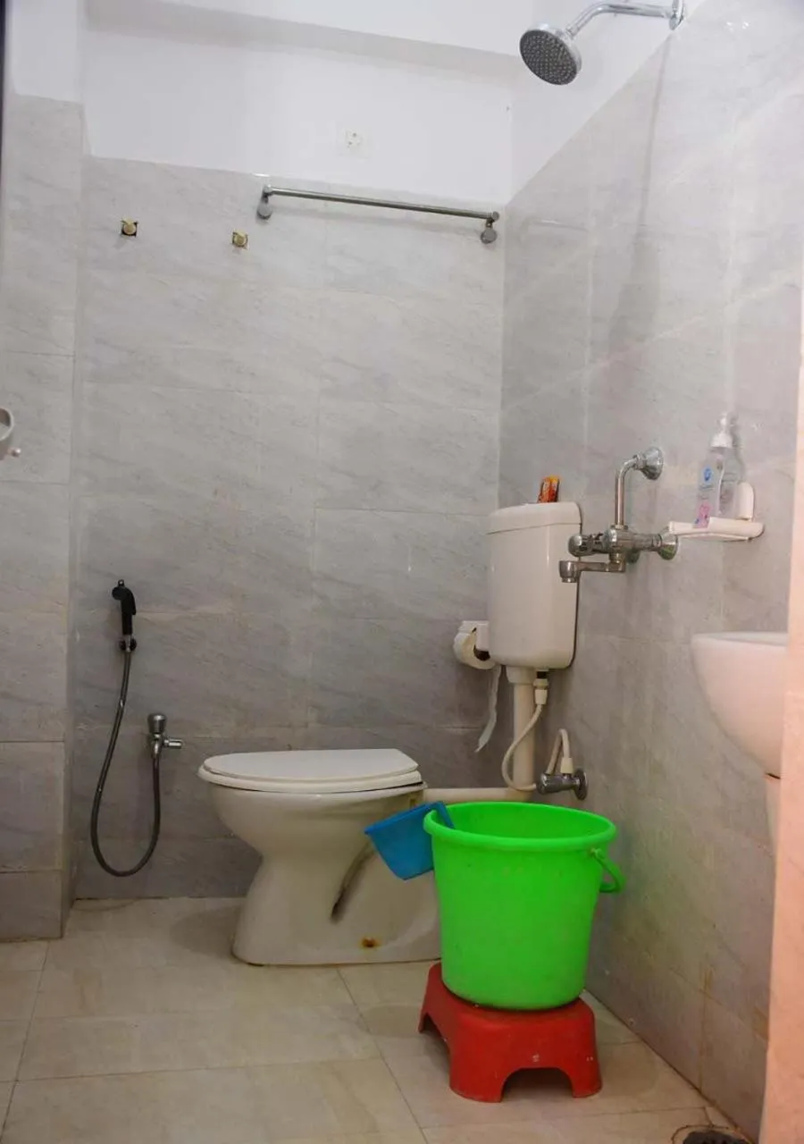 Toilet in Satiya Guest House