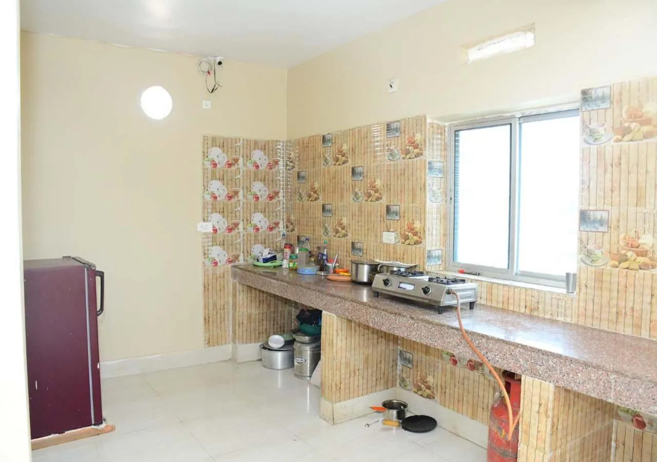 Kitchen or kitchenette in Satiya Guest House