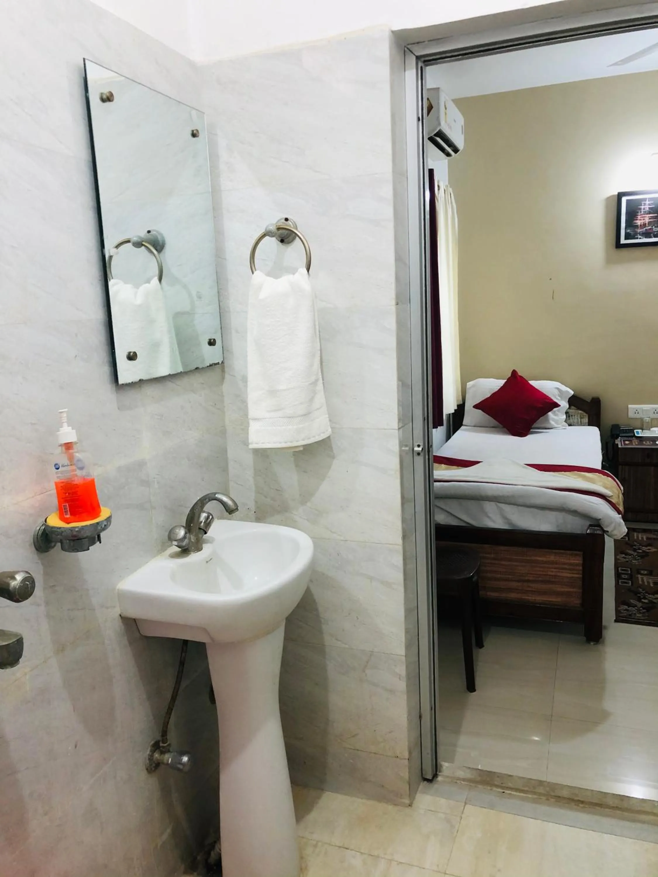 Bathroom in Satiya Guest House