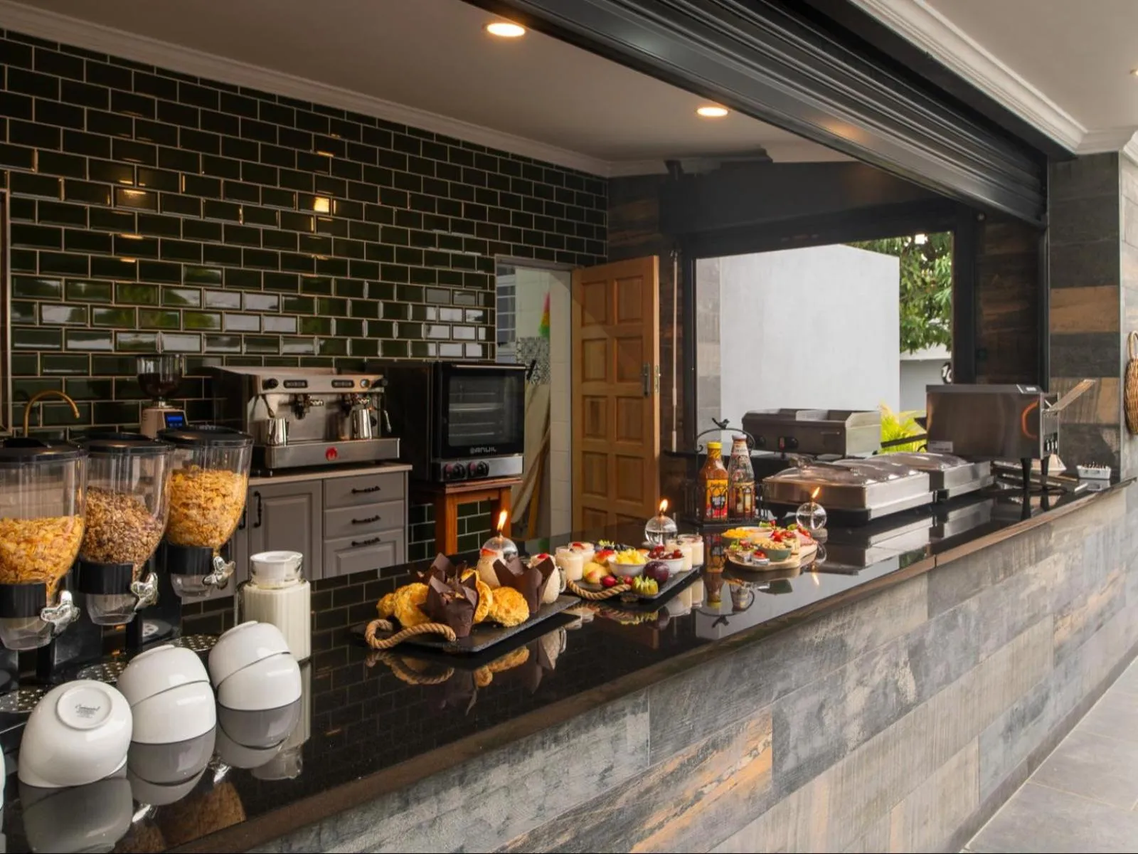 Dining area in Familia Guesthouse & Boutique Hotel