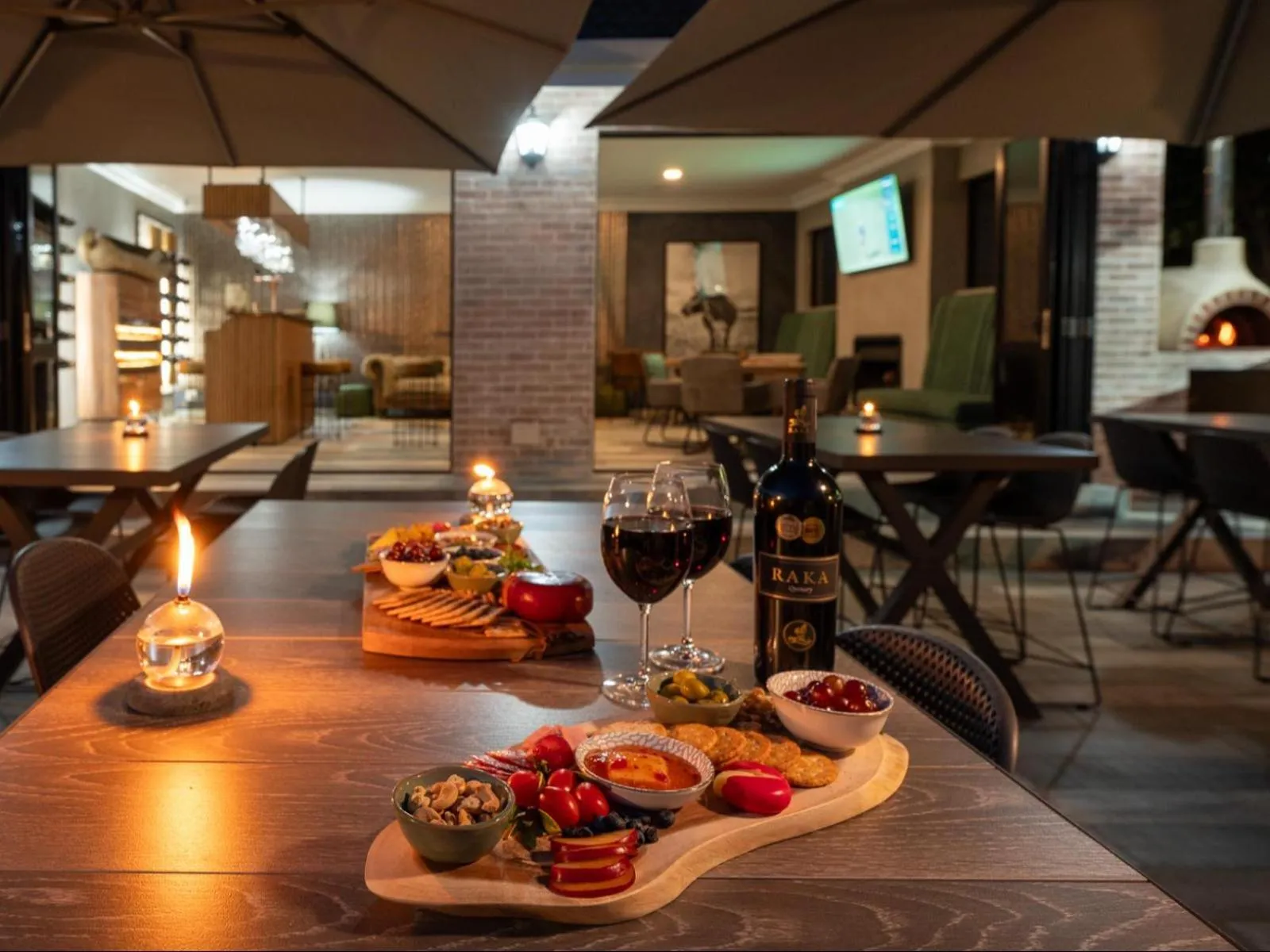 Lounge or bar in Familia Guesthouse & Boutique Hotel