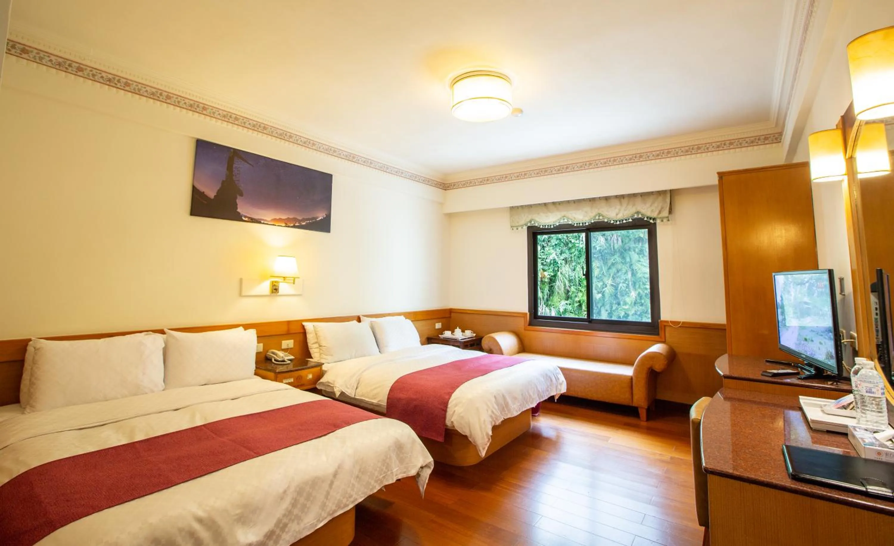 bunk bed, Bed in Dong Tair Spa Hotel