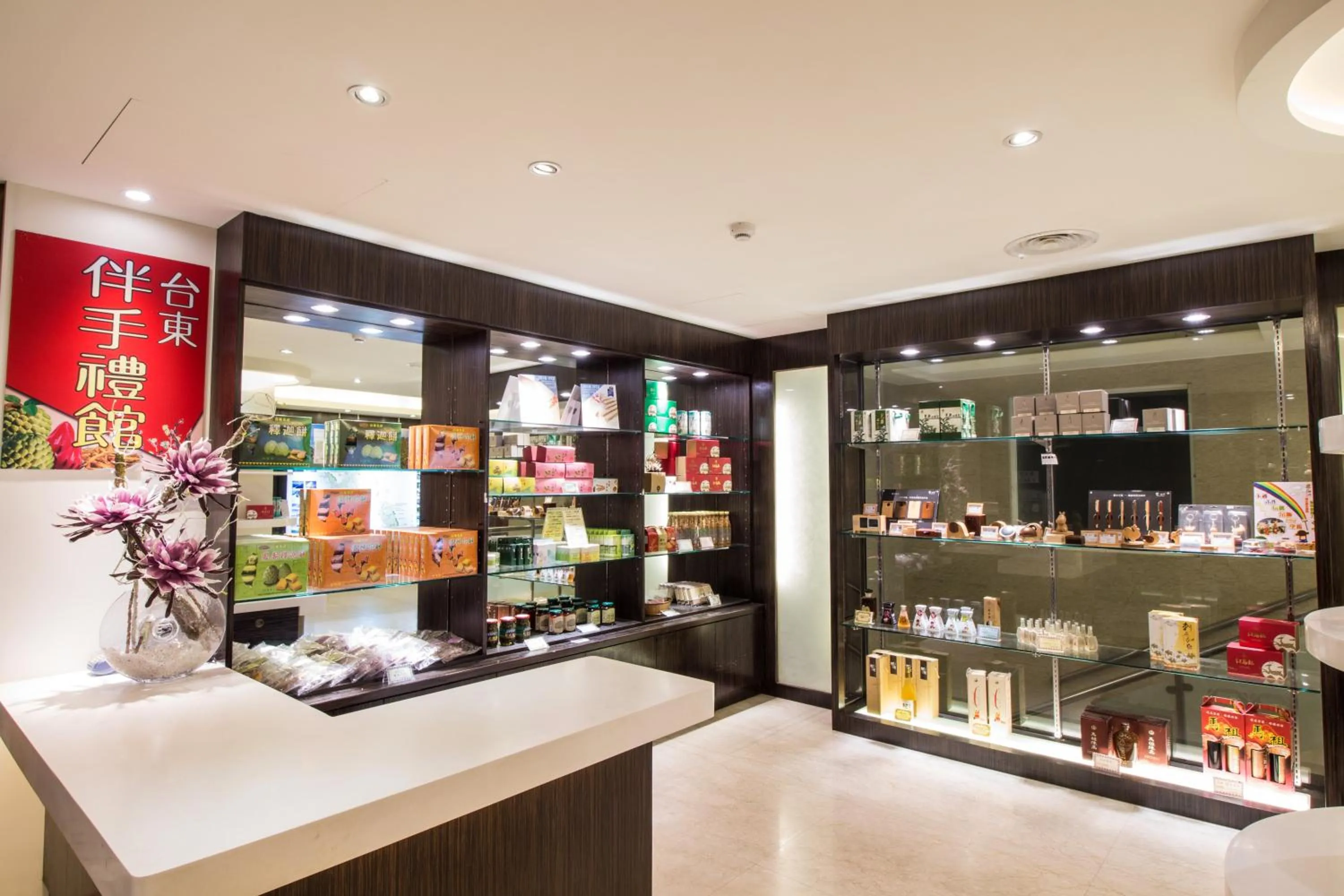 Shopping Area in Dong Tair Spa Hotel