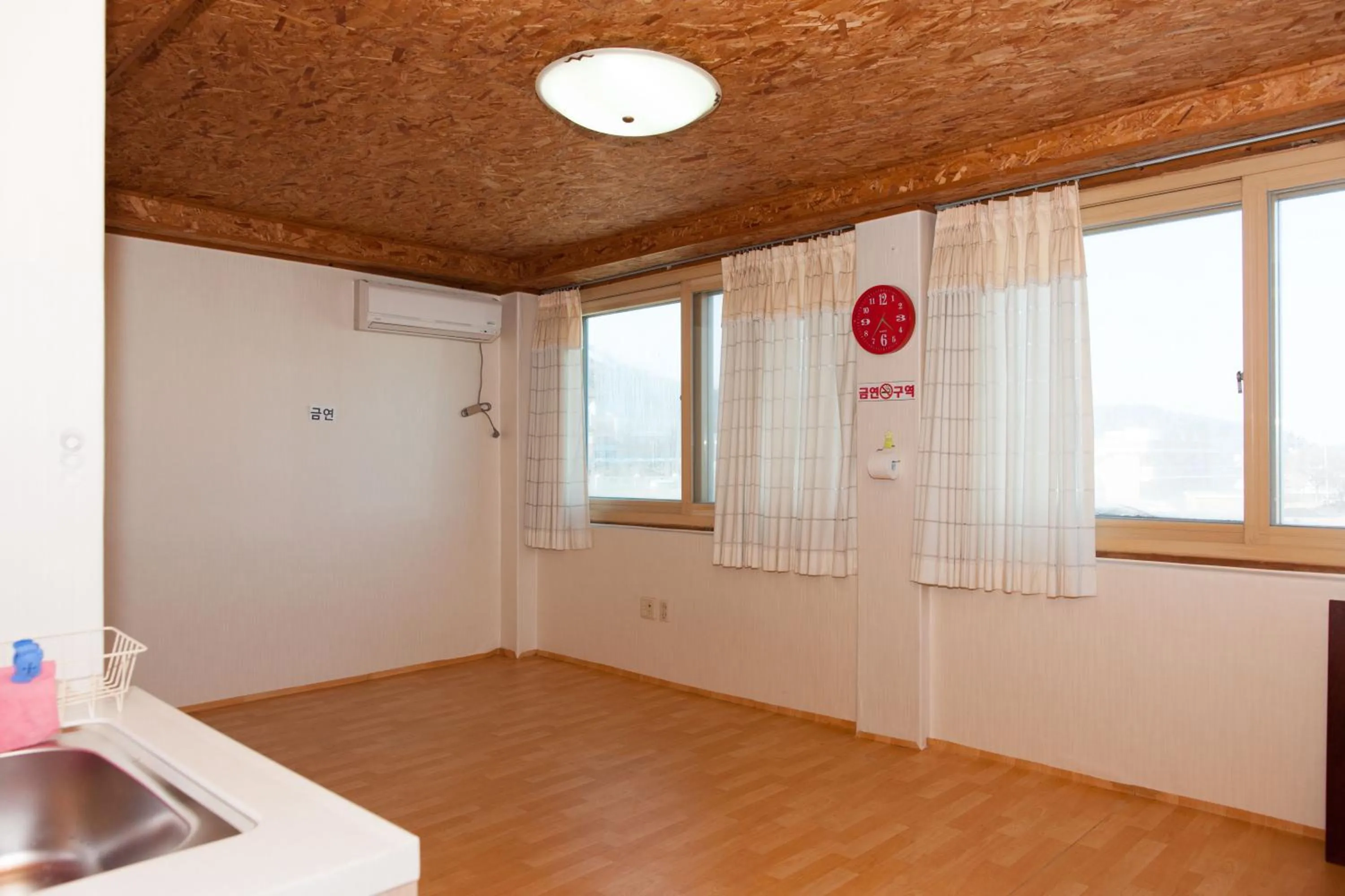 Decorative detail in Sunrise Pension