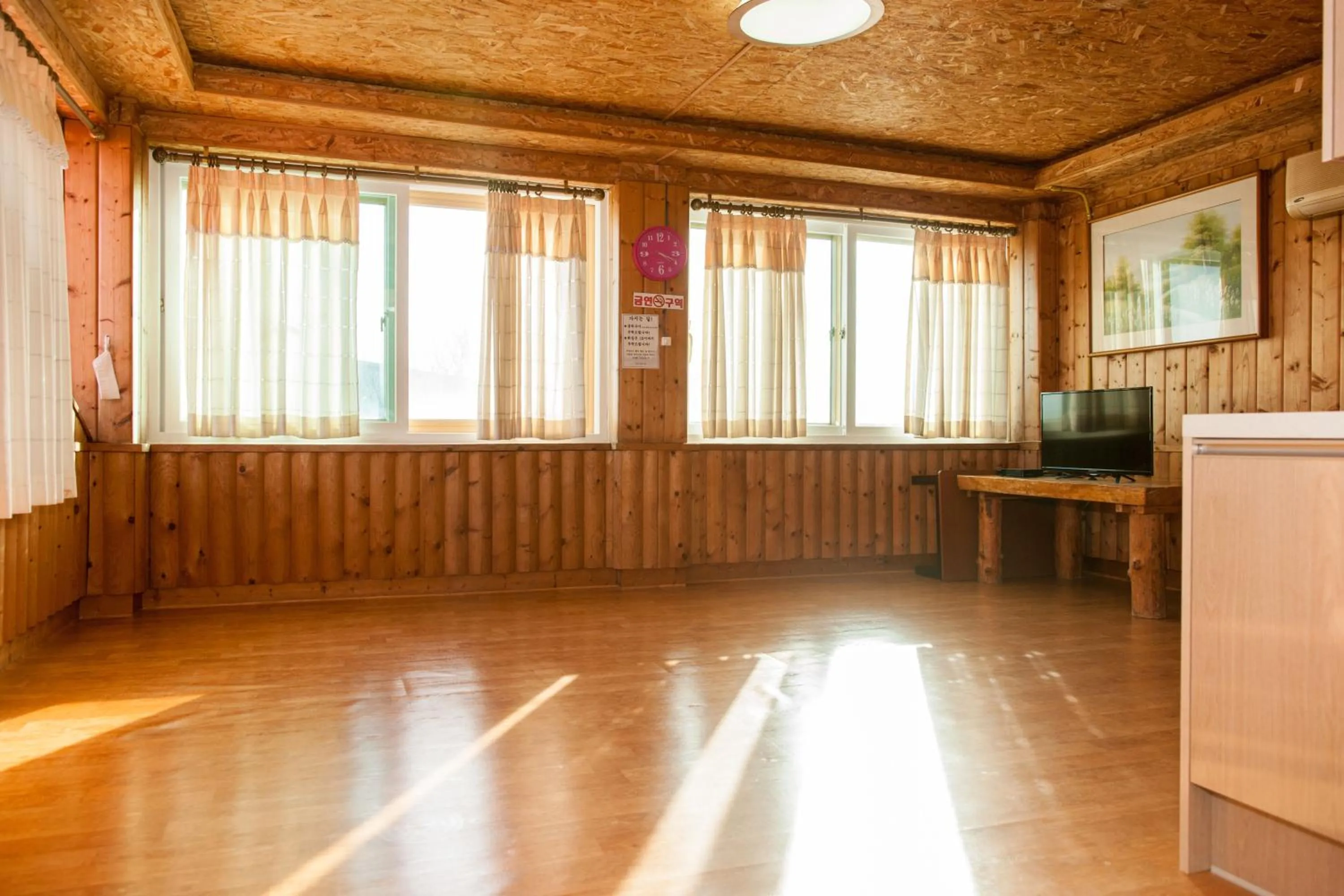 Decorative detail in Sunrise Pension