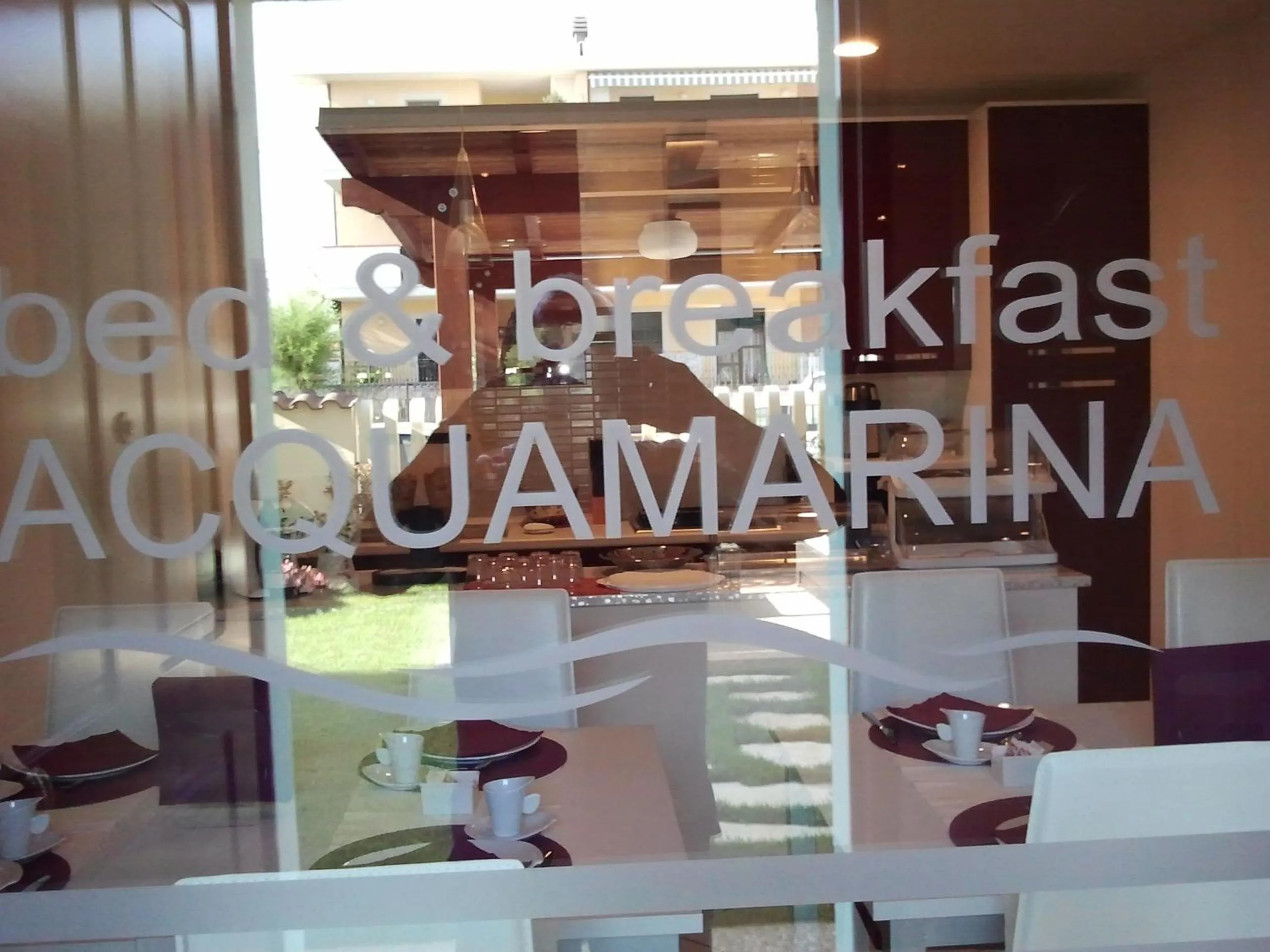 Communal kitchen in Acquamarina B&B