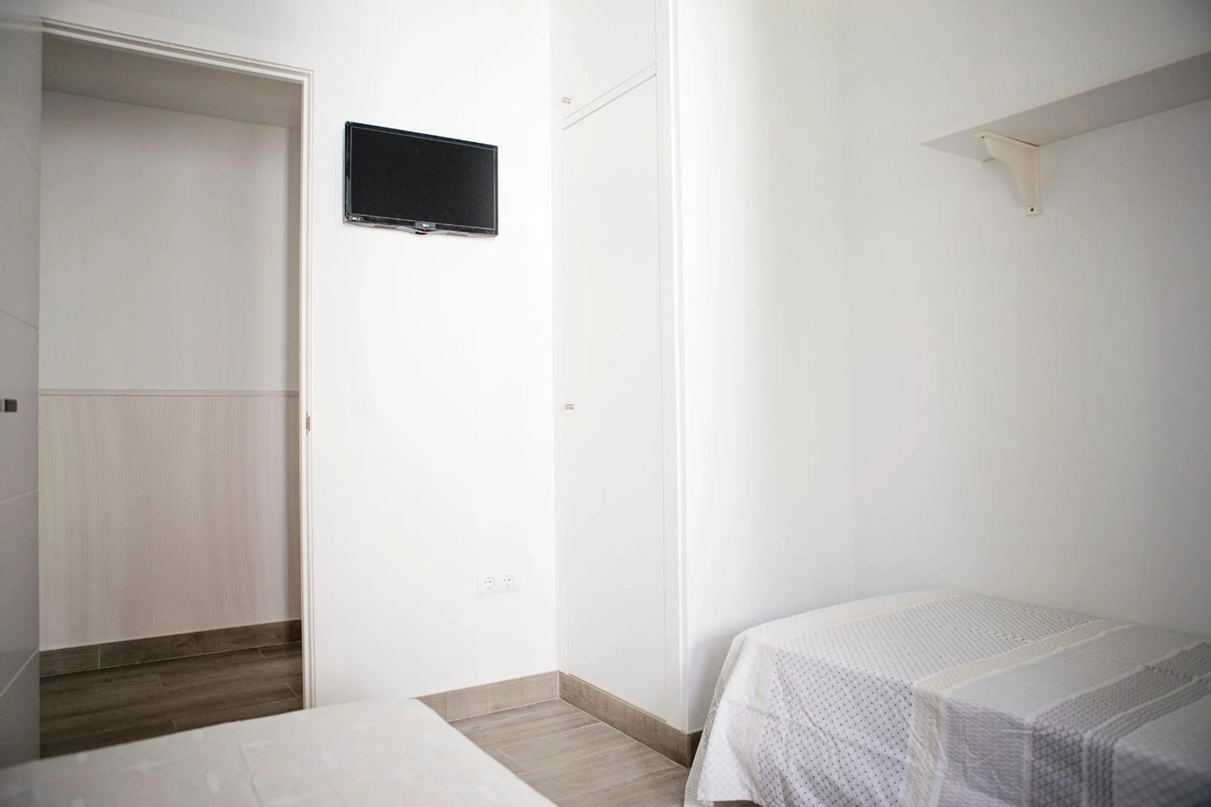 Bedroom, Bed in Hello Málaga Flat Victoria