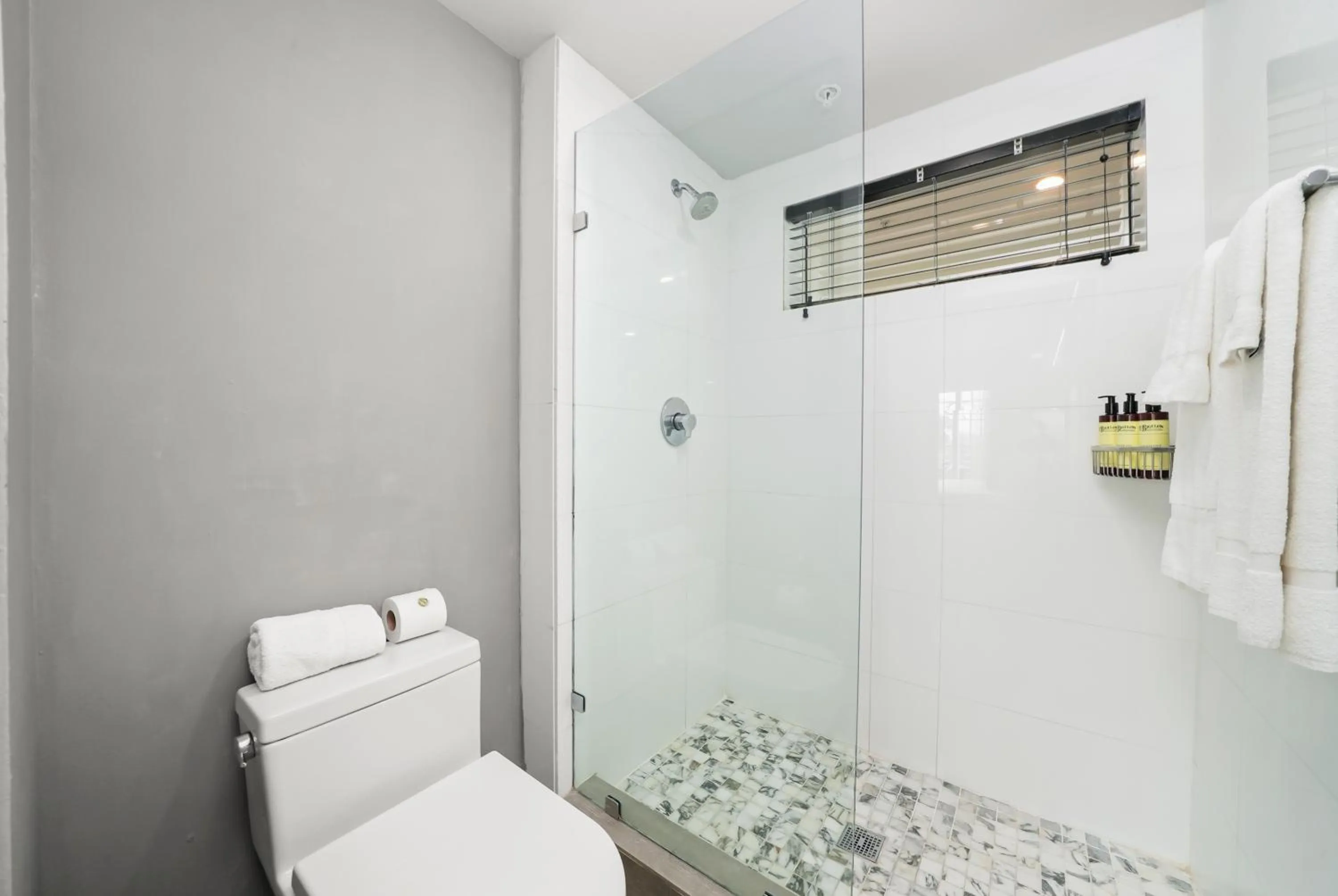 Shower, Bed in Riviera Suites