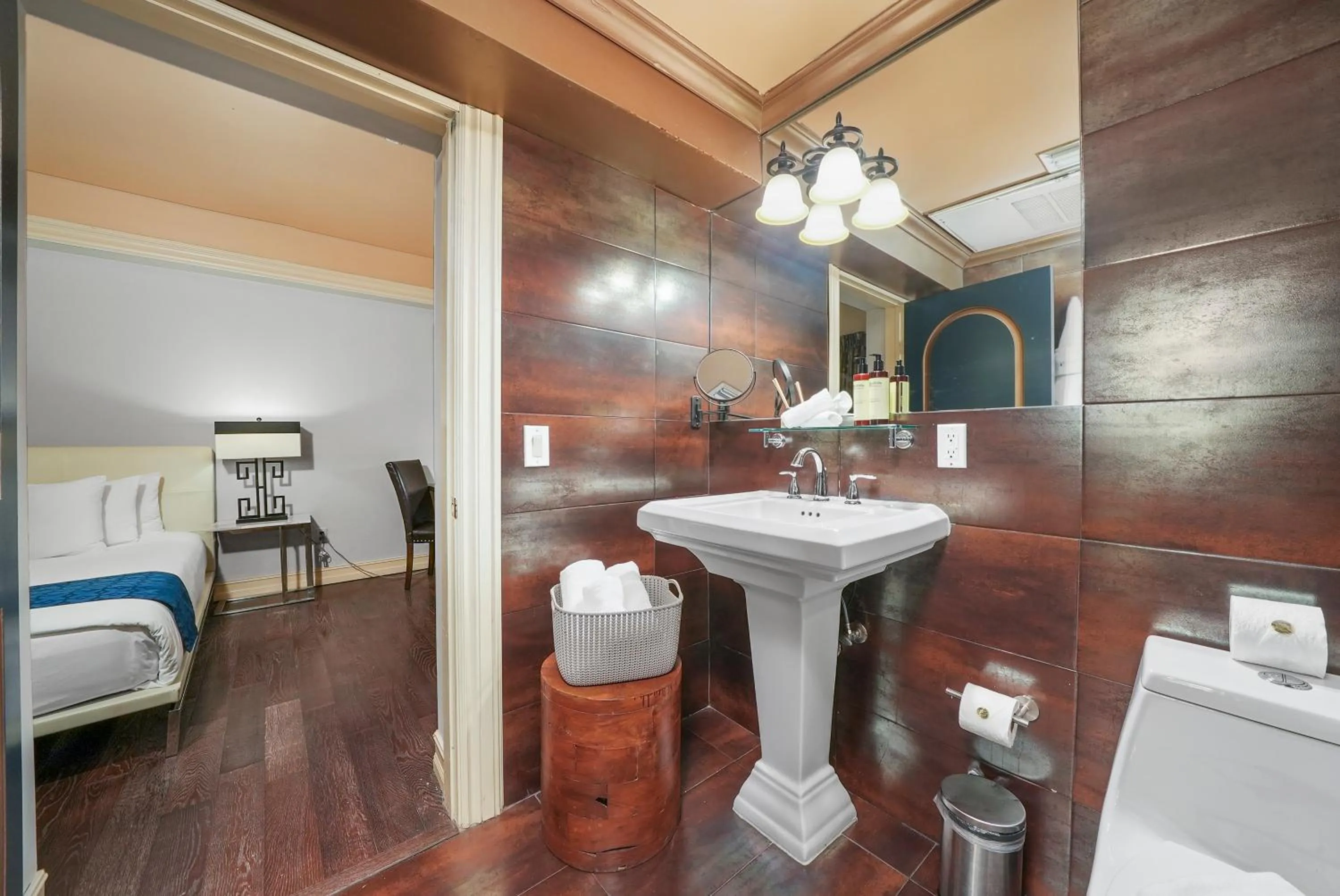 Toilet, Bed in Riviera Suites