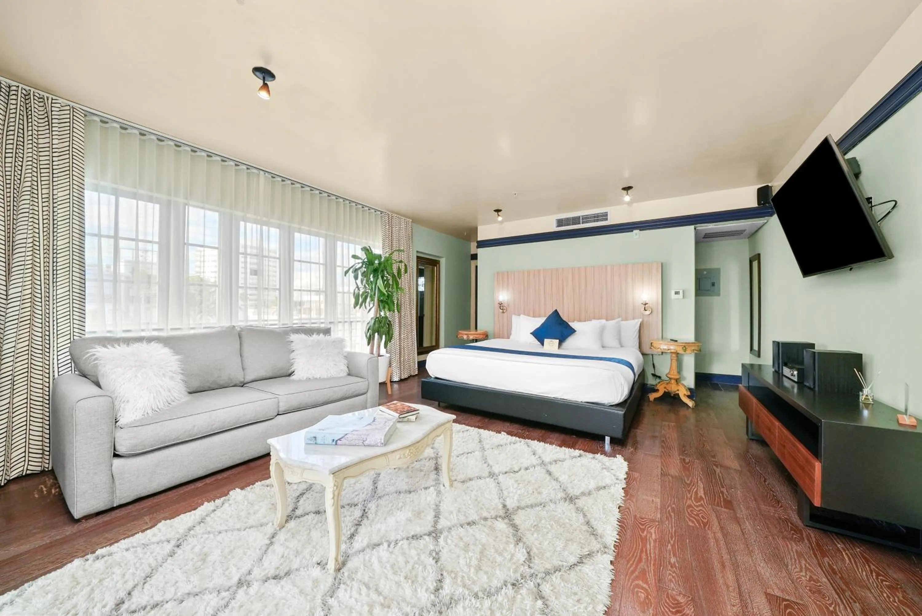 Guests, Bed in Riviera Suites