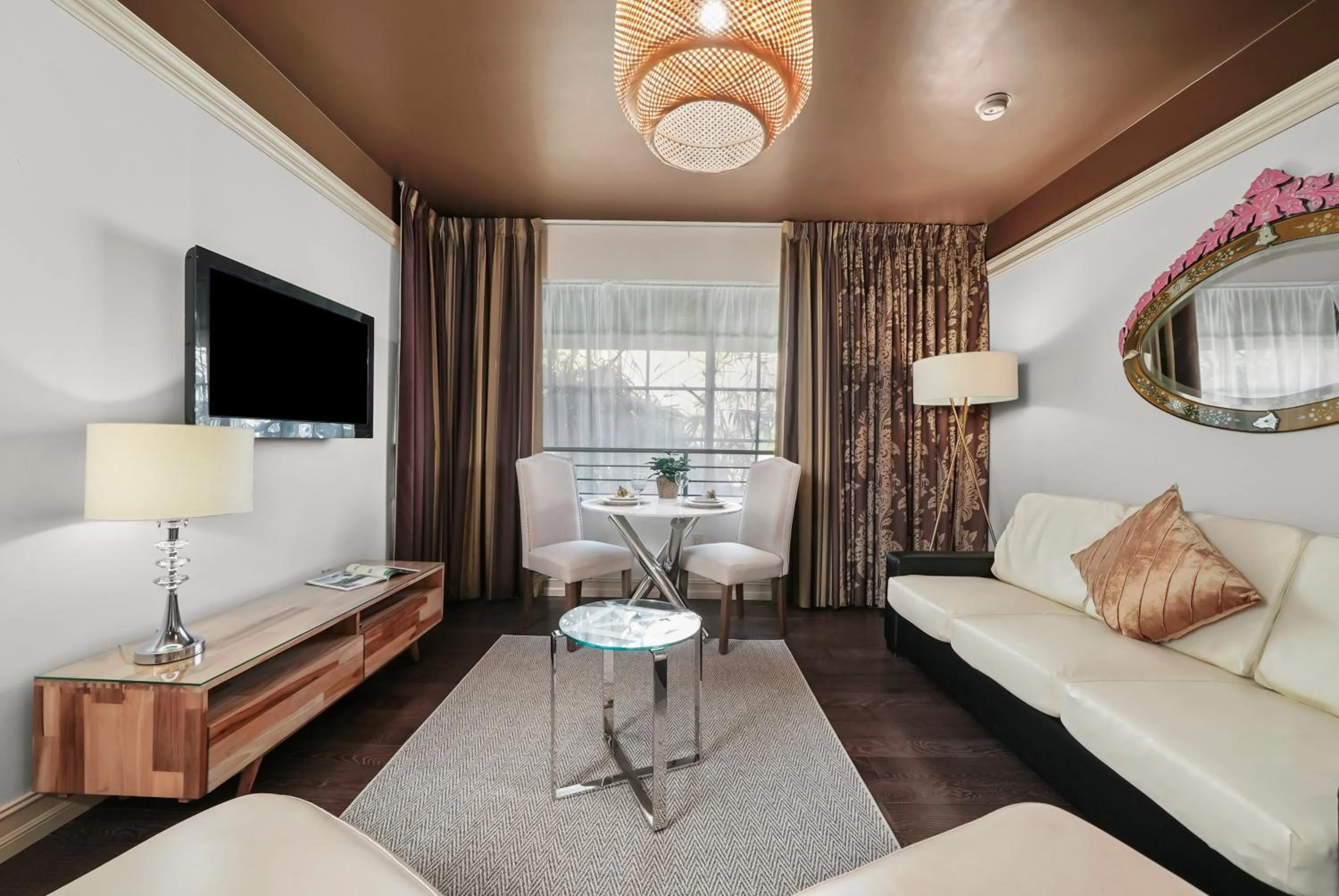 TV and multimedia, Bed in Riviera Suites