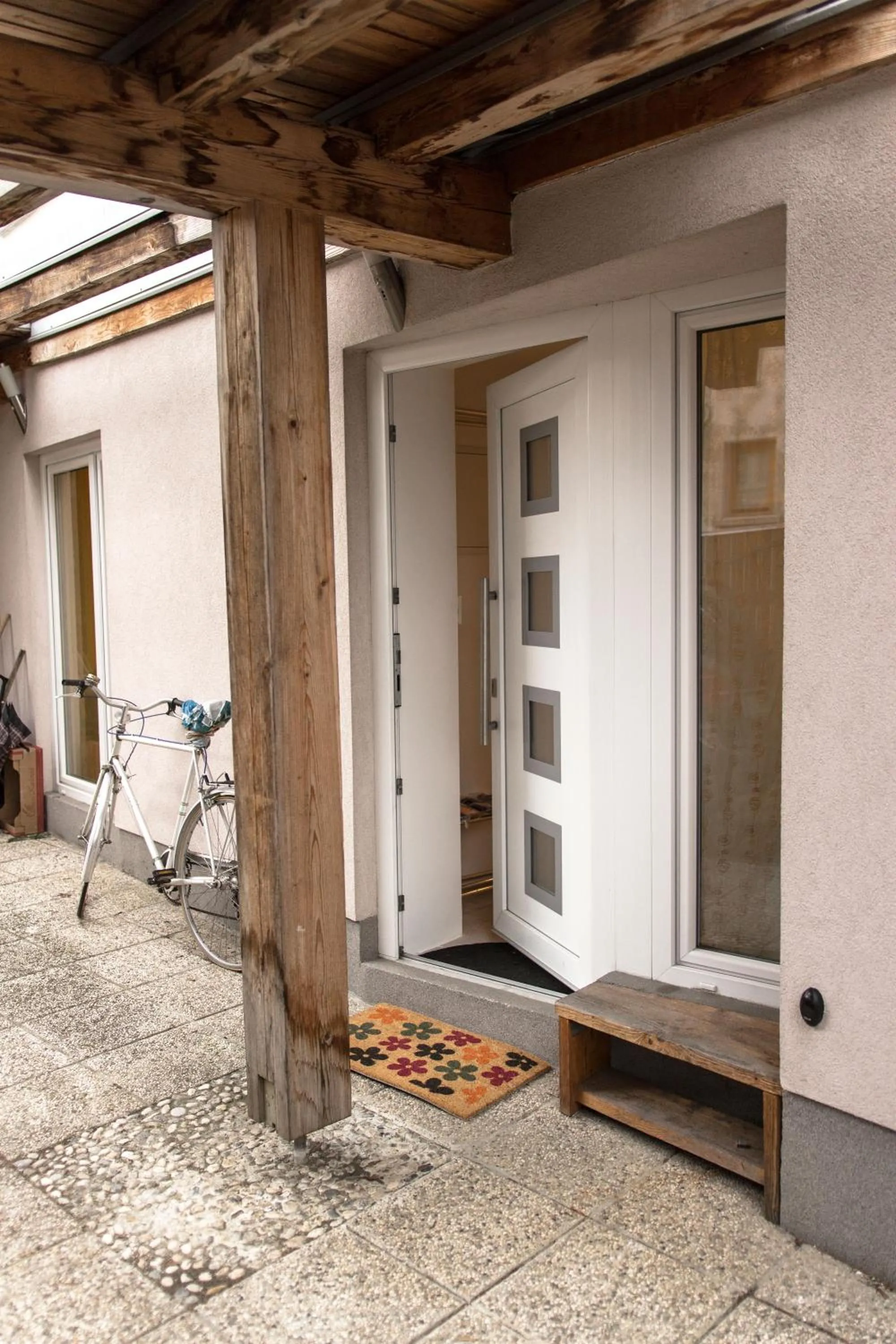 Facade/entrance in Studio L