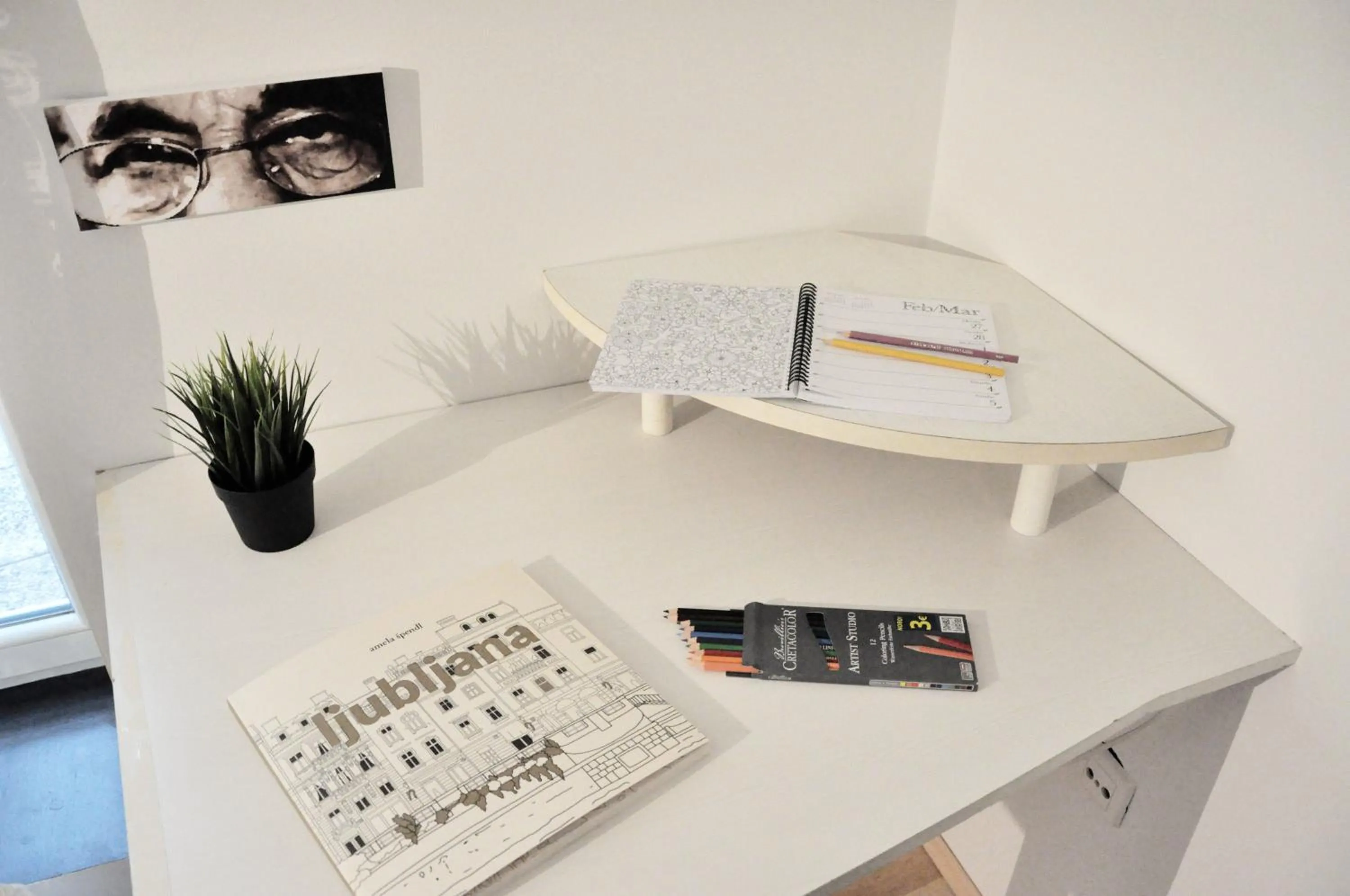 Area and facilities in Studio L