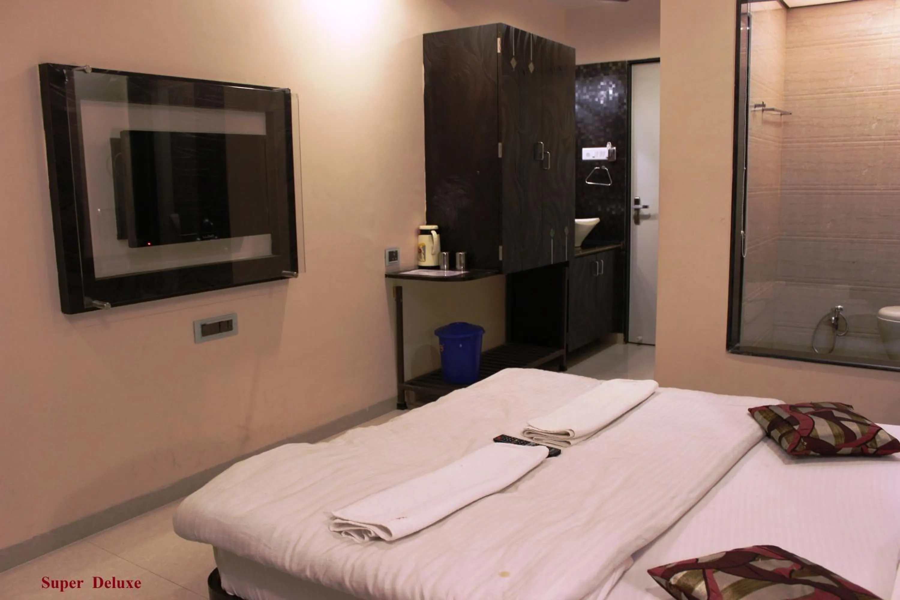 Decorative detail, Bed in JS Excellency