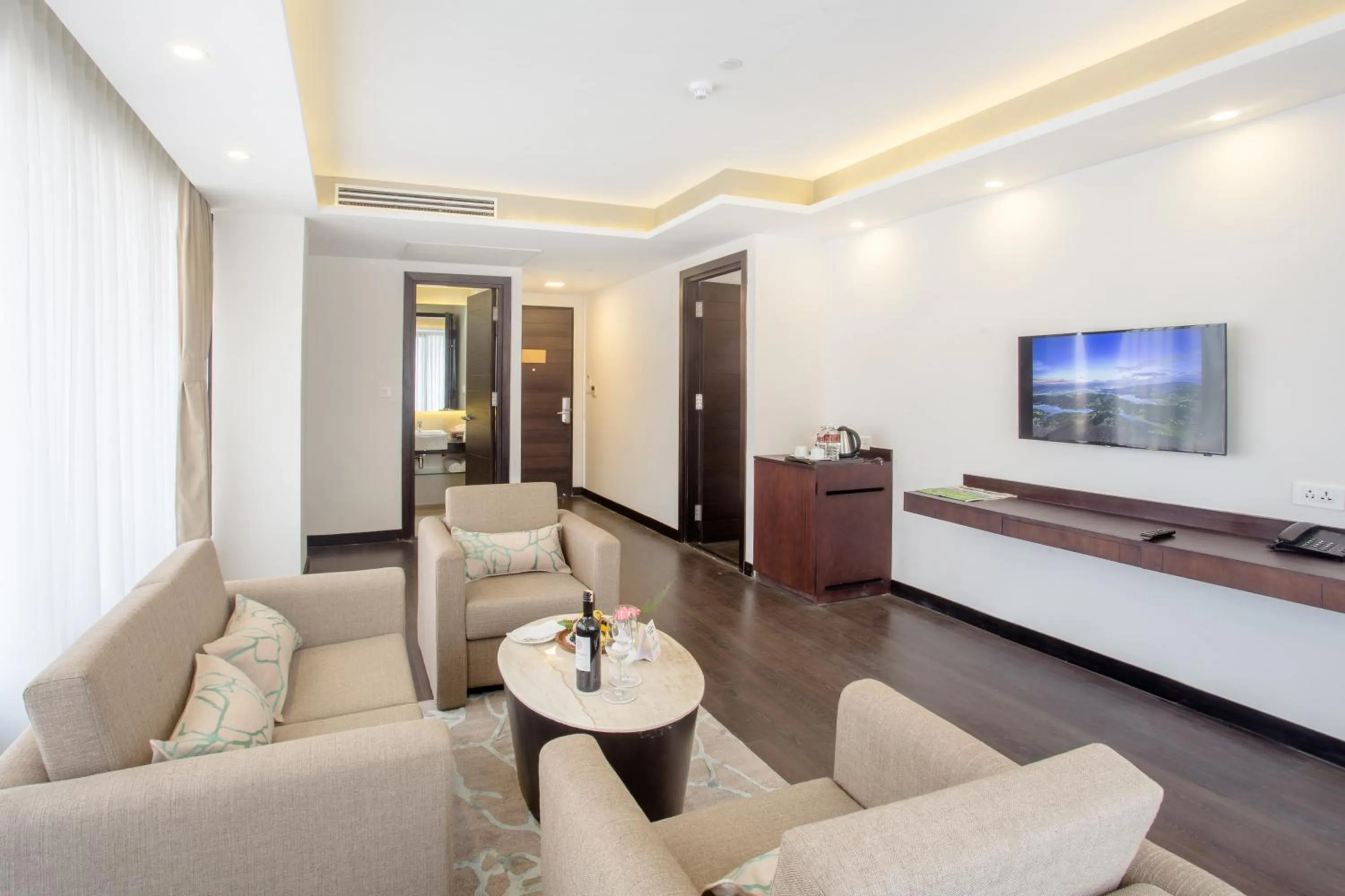 Shower in Hotel Mulberry