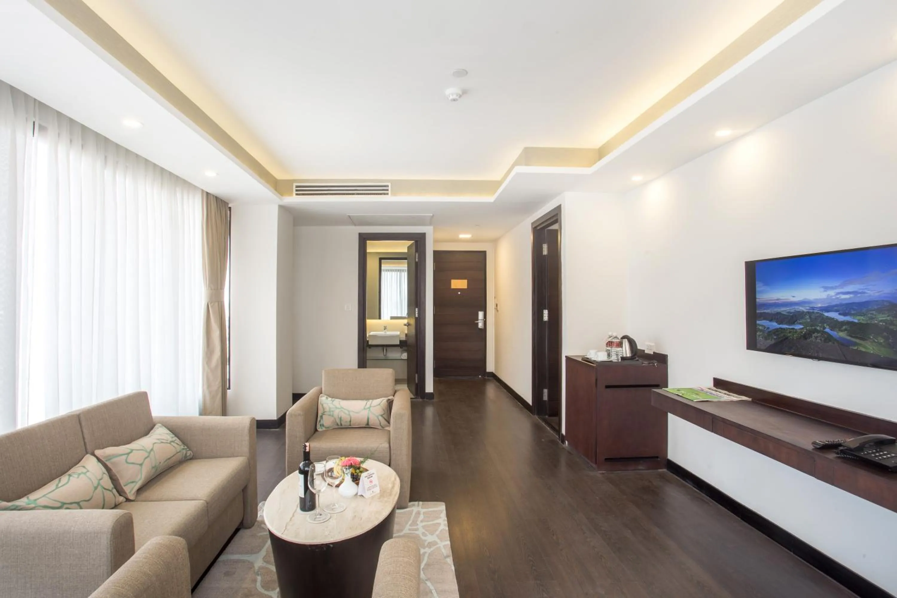 Shower in Hotel Mulberry