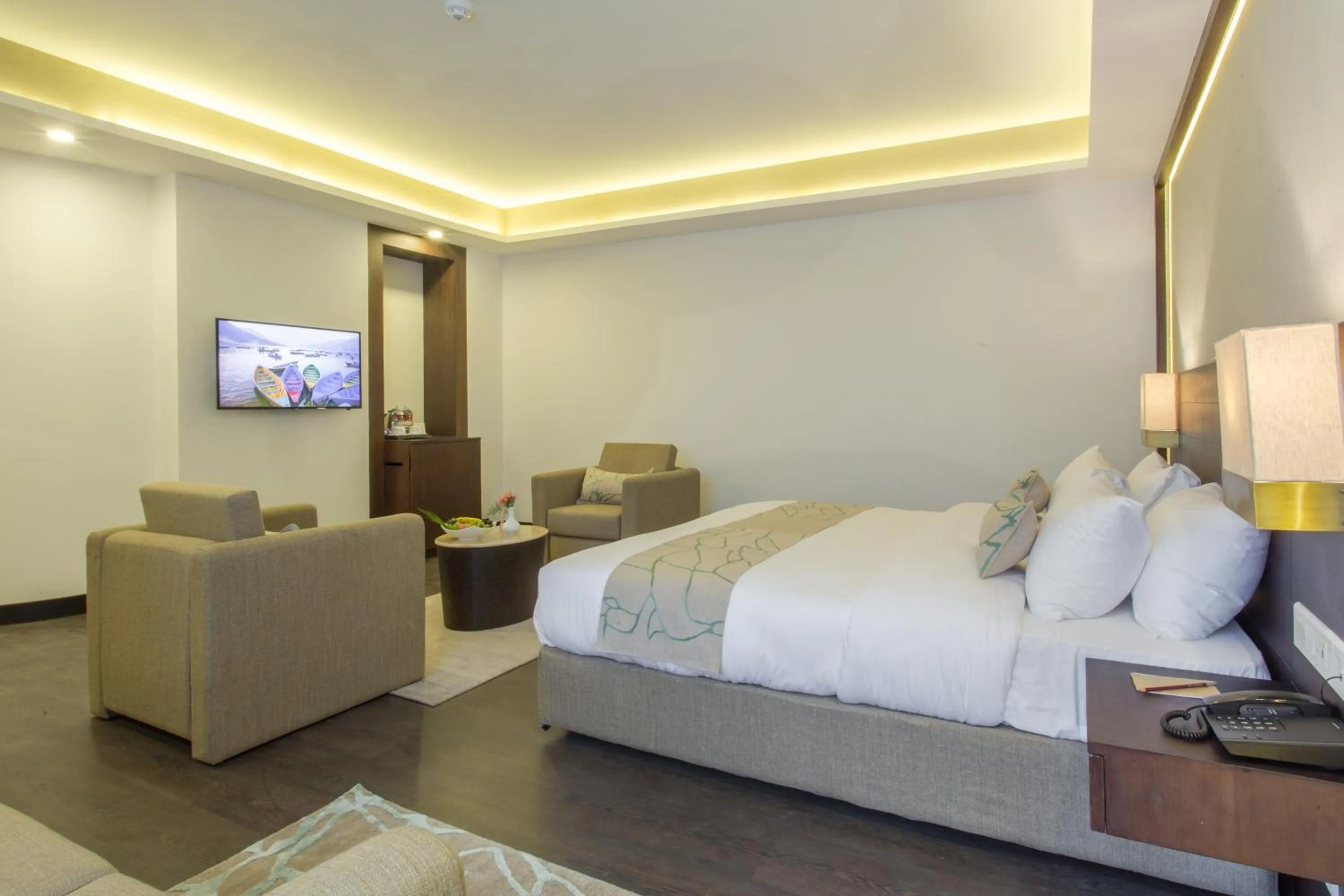 Shower, Bed in Hotel Mulberry