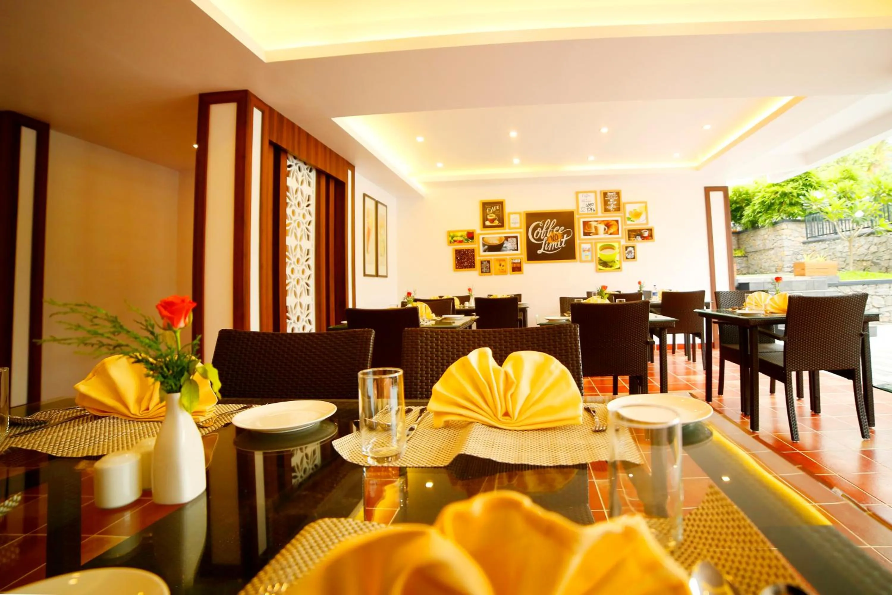 Restaurant/places to eat in Athirapally Green Trees