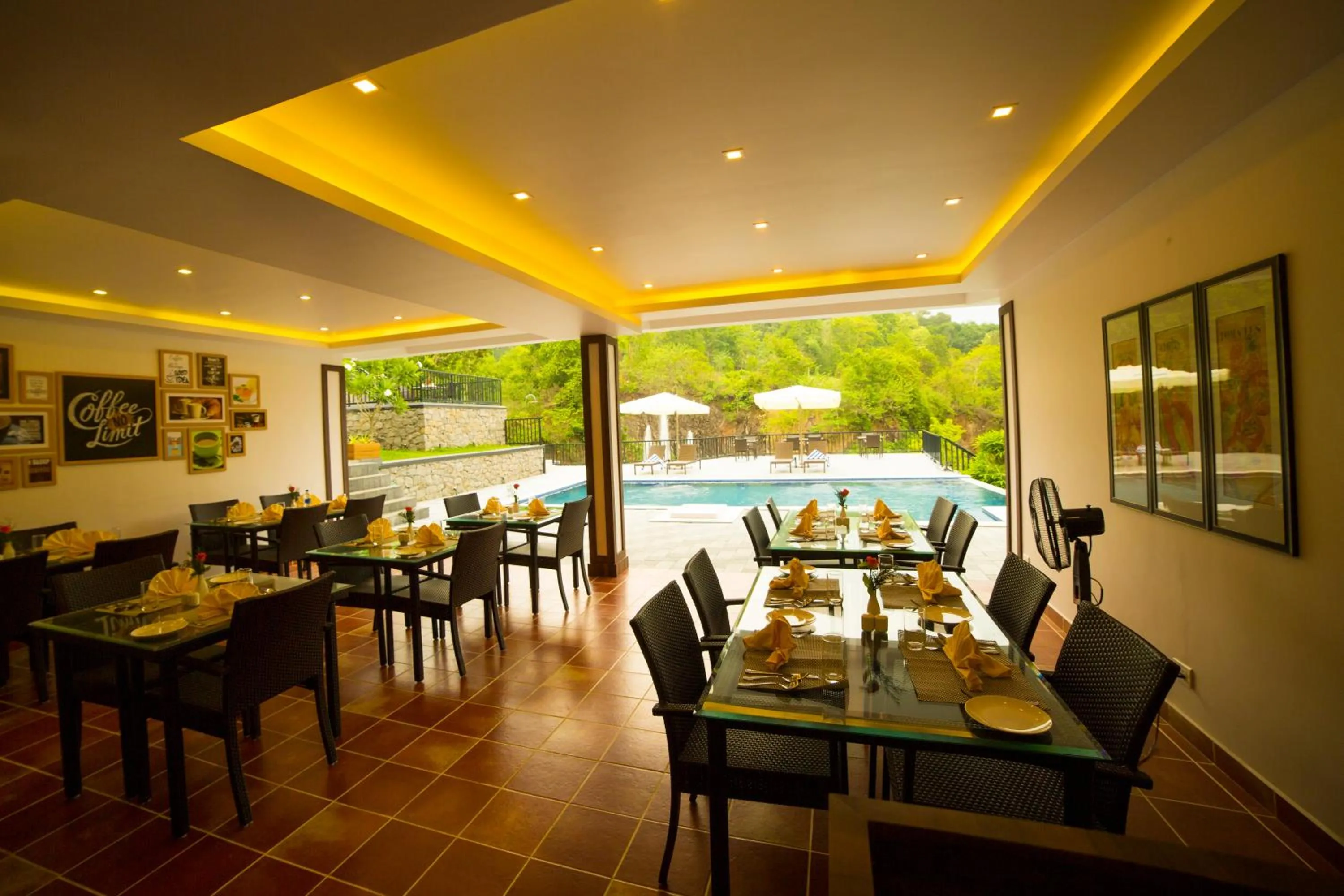 Restaurant/places to eat in Athirapally Green Trees