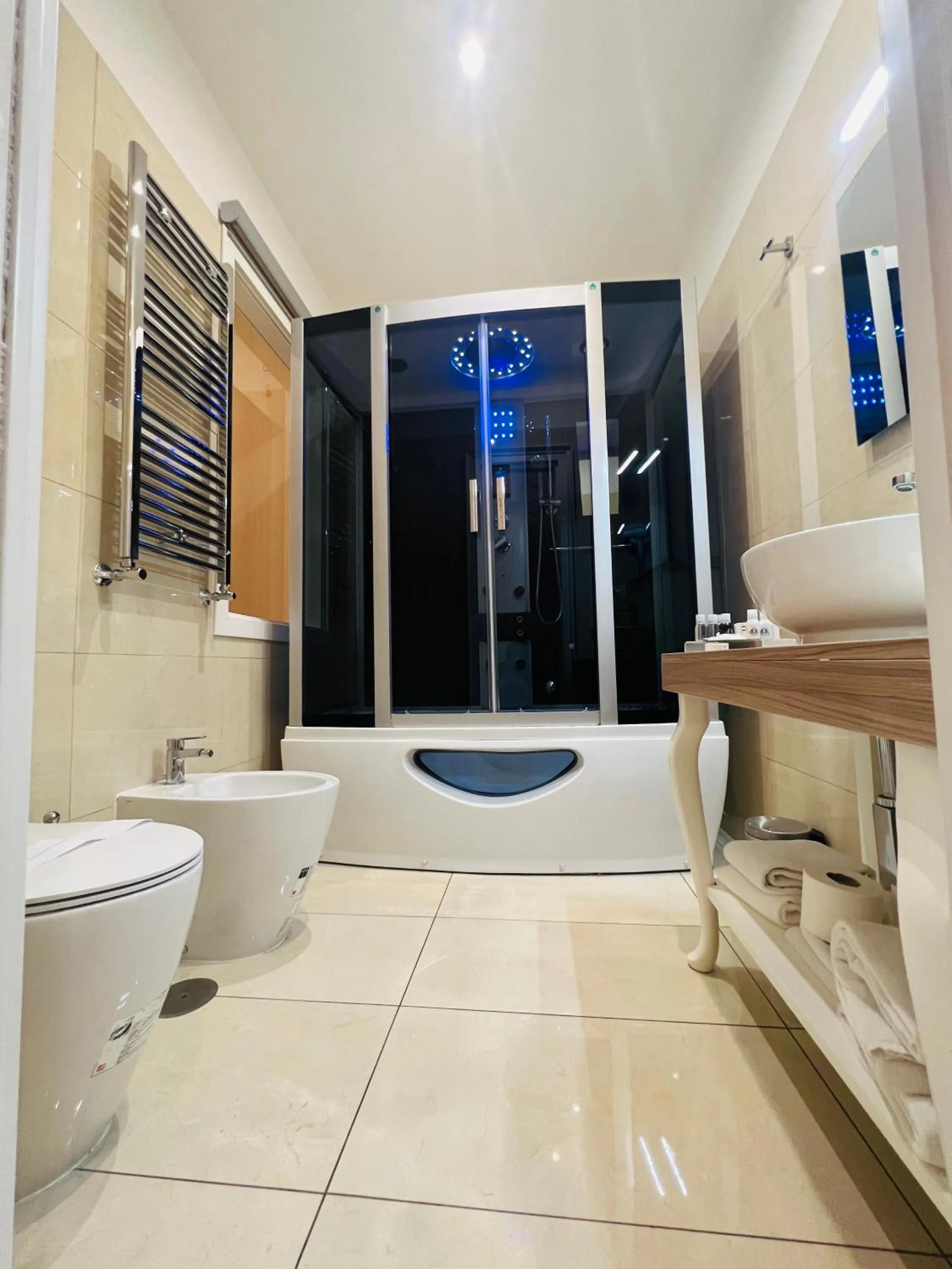 Shower in Certosa Suite