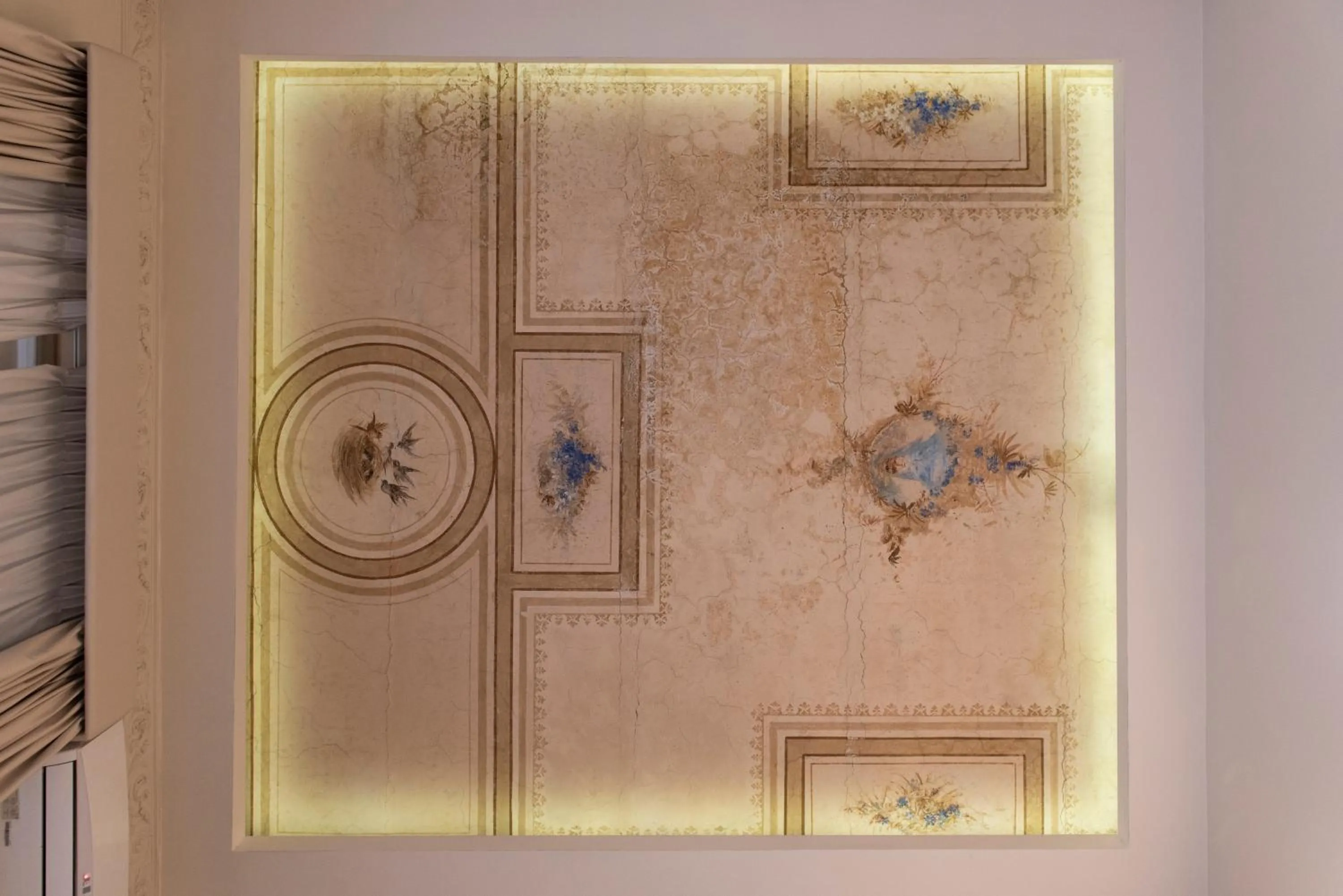 furniture in Certosa Suite