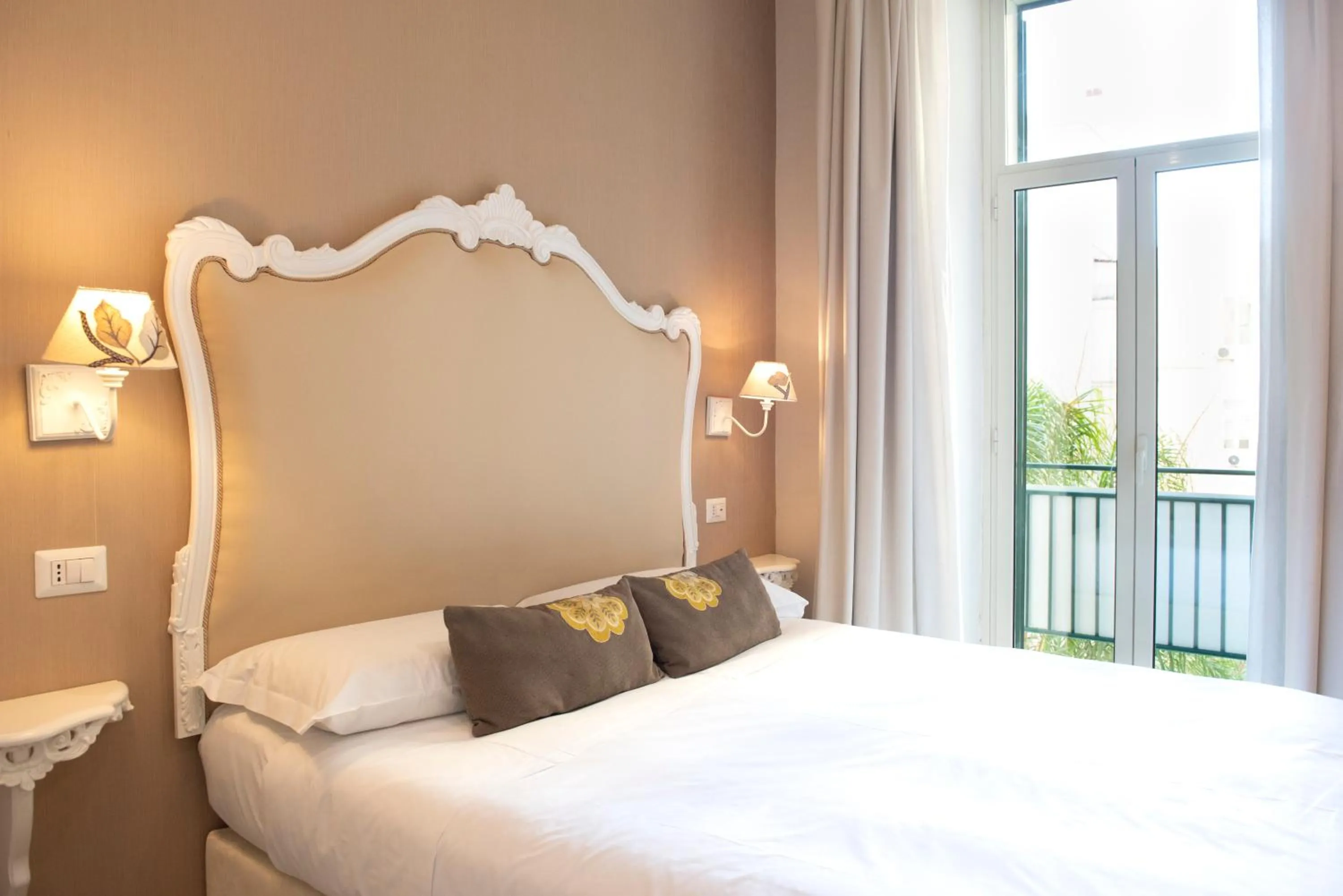 Photo of the whole room, Bed in Certosa Suite