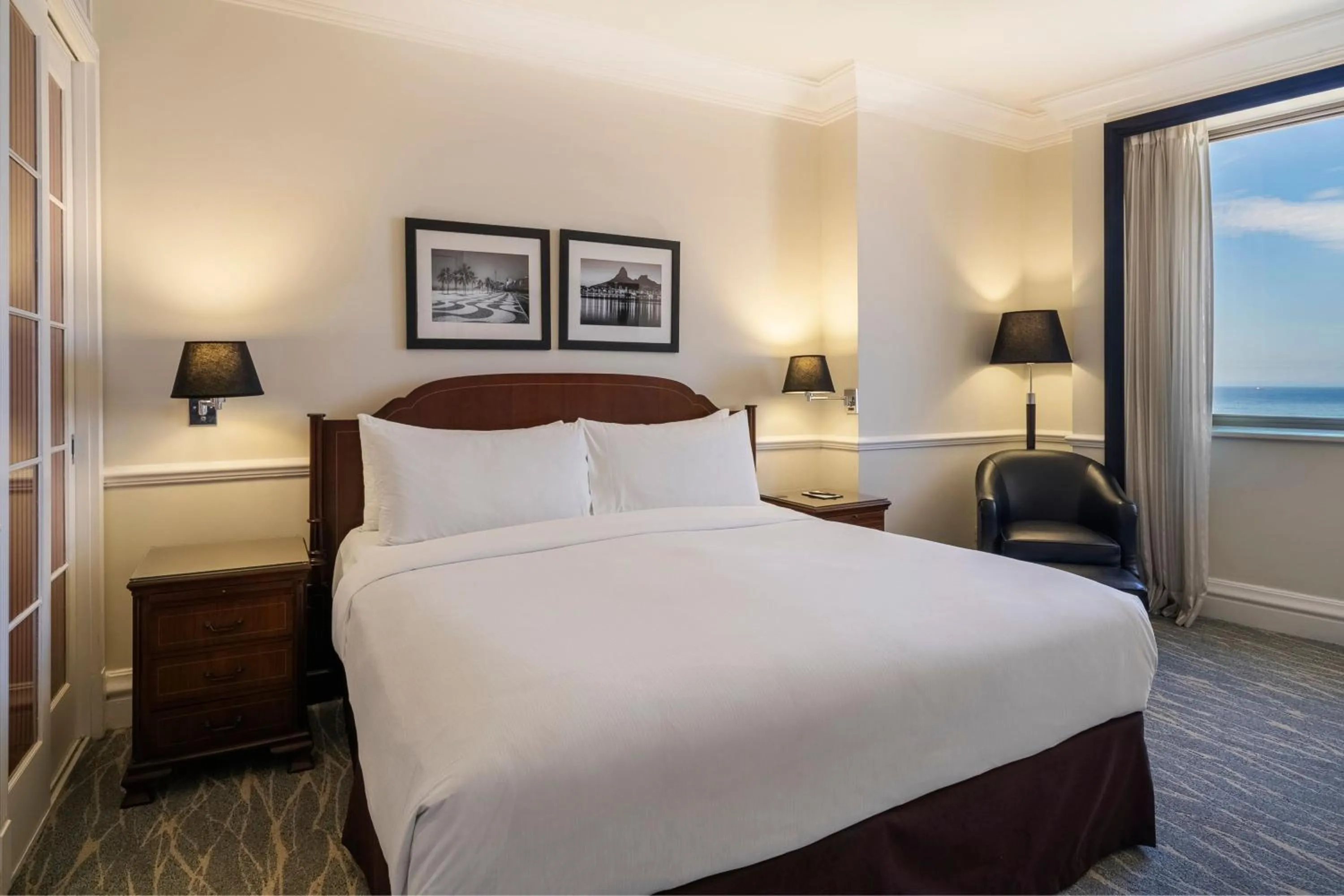 Photo of the whole room, Bed in JW Marriott Rio de Janeiro