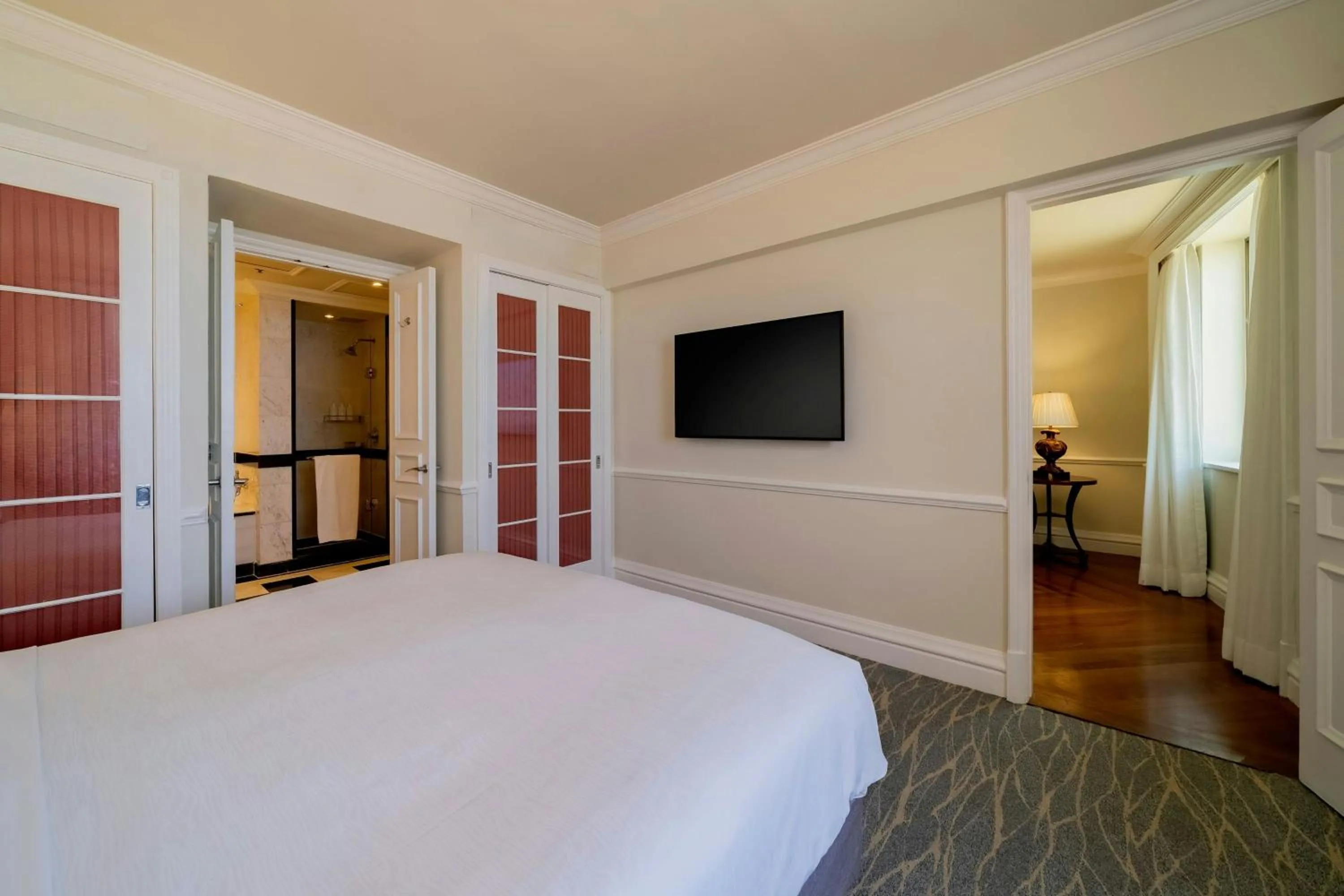 Photo of the whole room, Bed in JW Marriott Rio de Janeiro