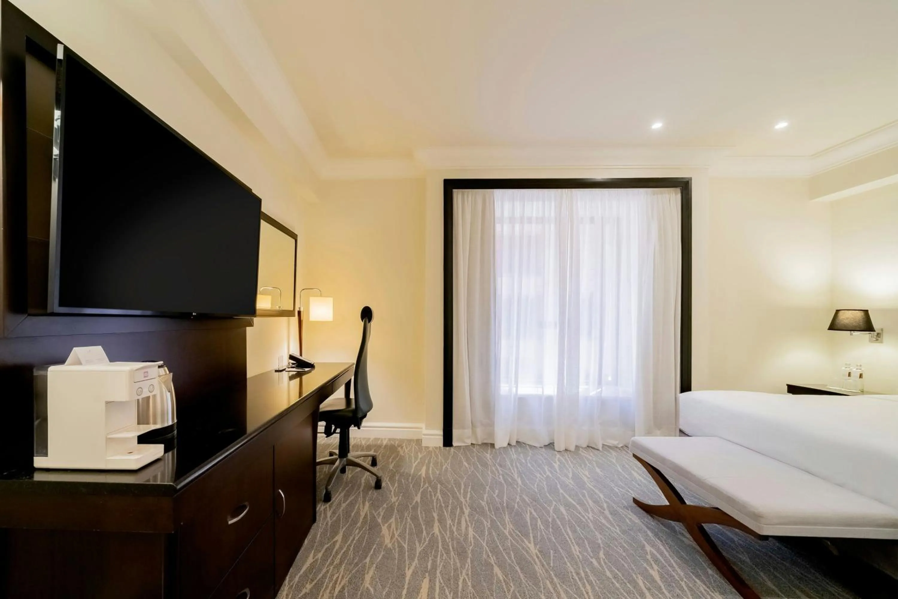 Photo of the whole room, Bed in JW Marriott Rio de Janeiro