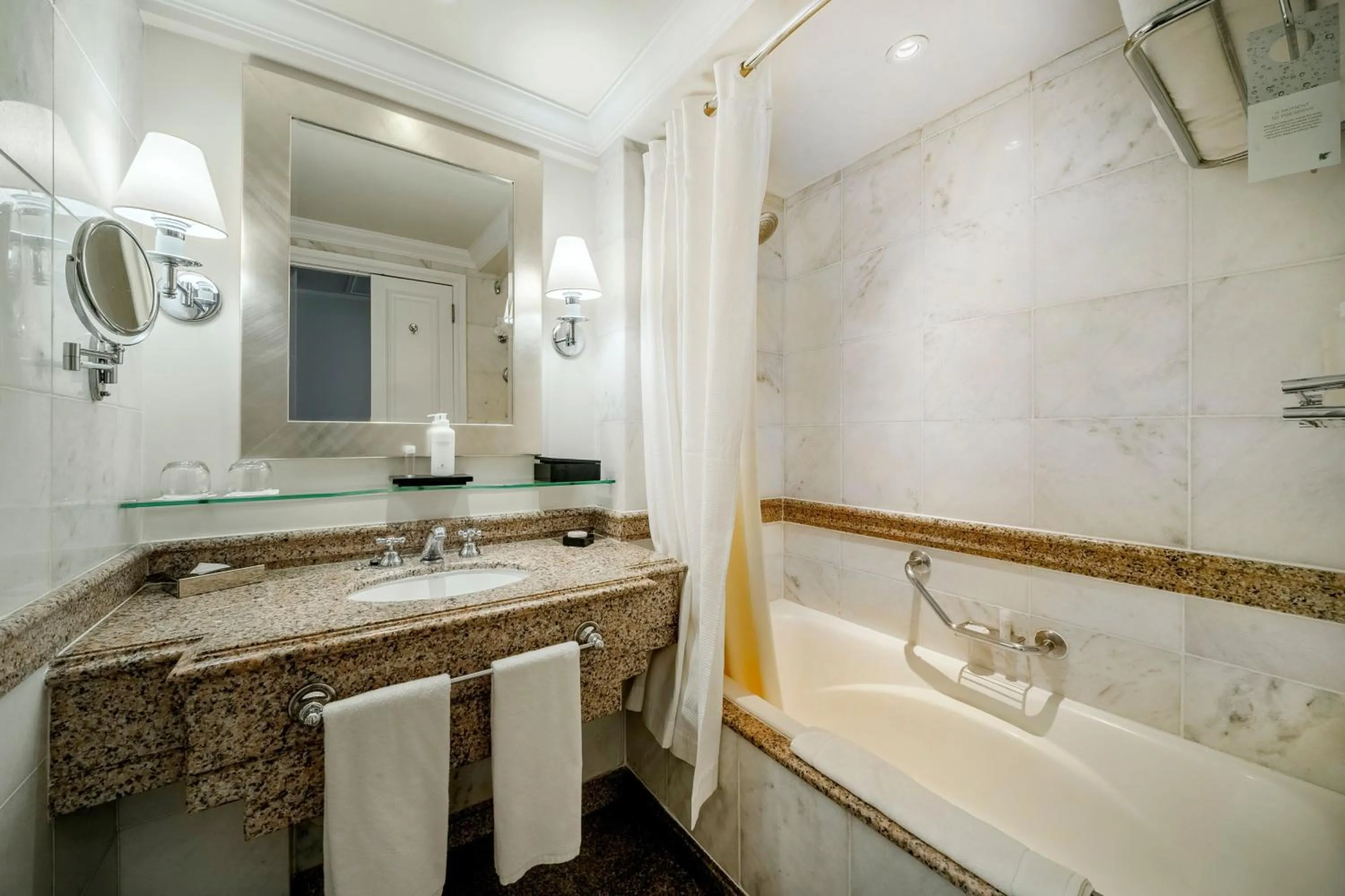 Photo of the whole room in JW Marriott Rio de Janeiro