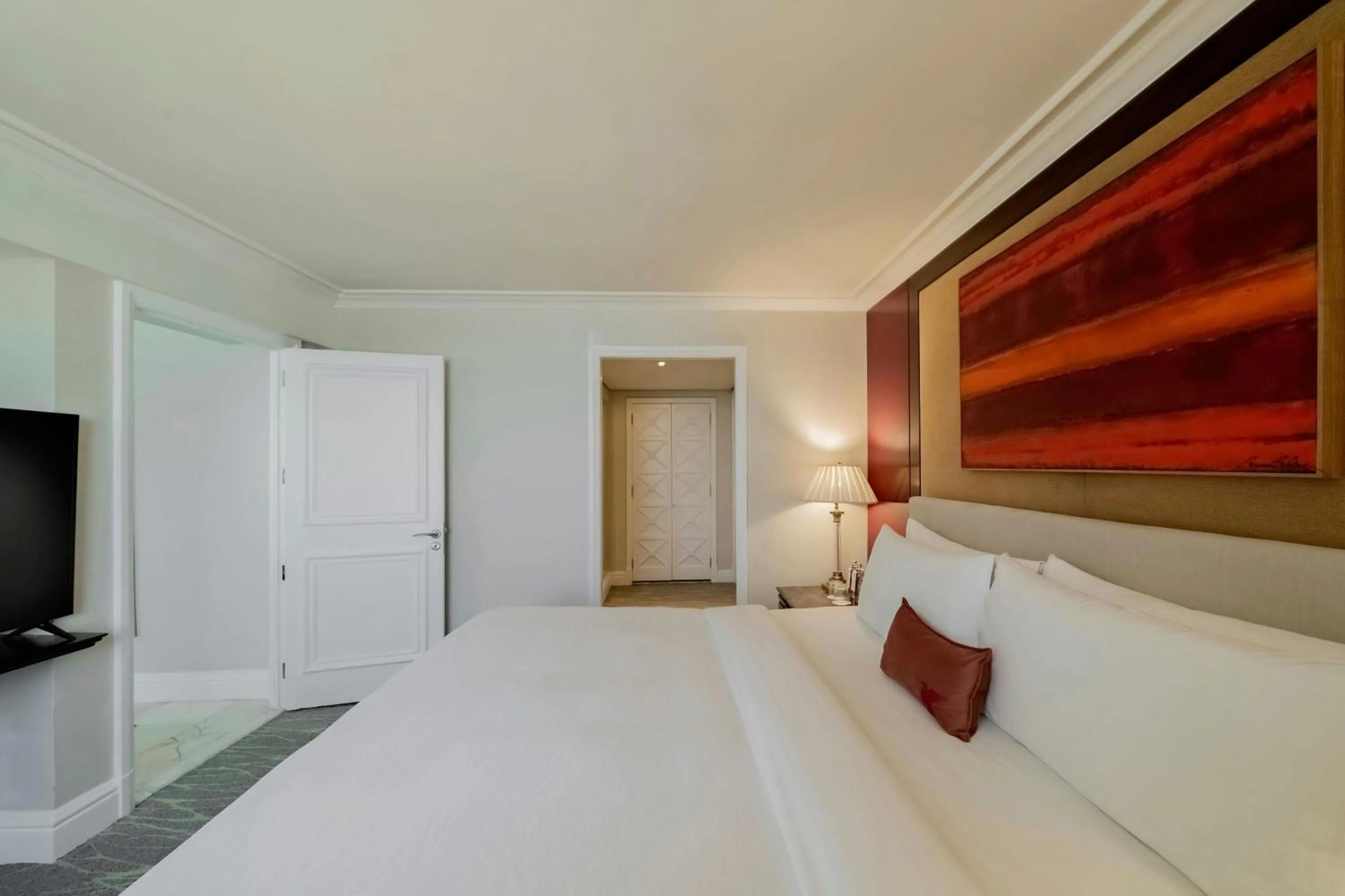 Photo of the whole room, Bed in JW Marriott Rio de Janeiro