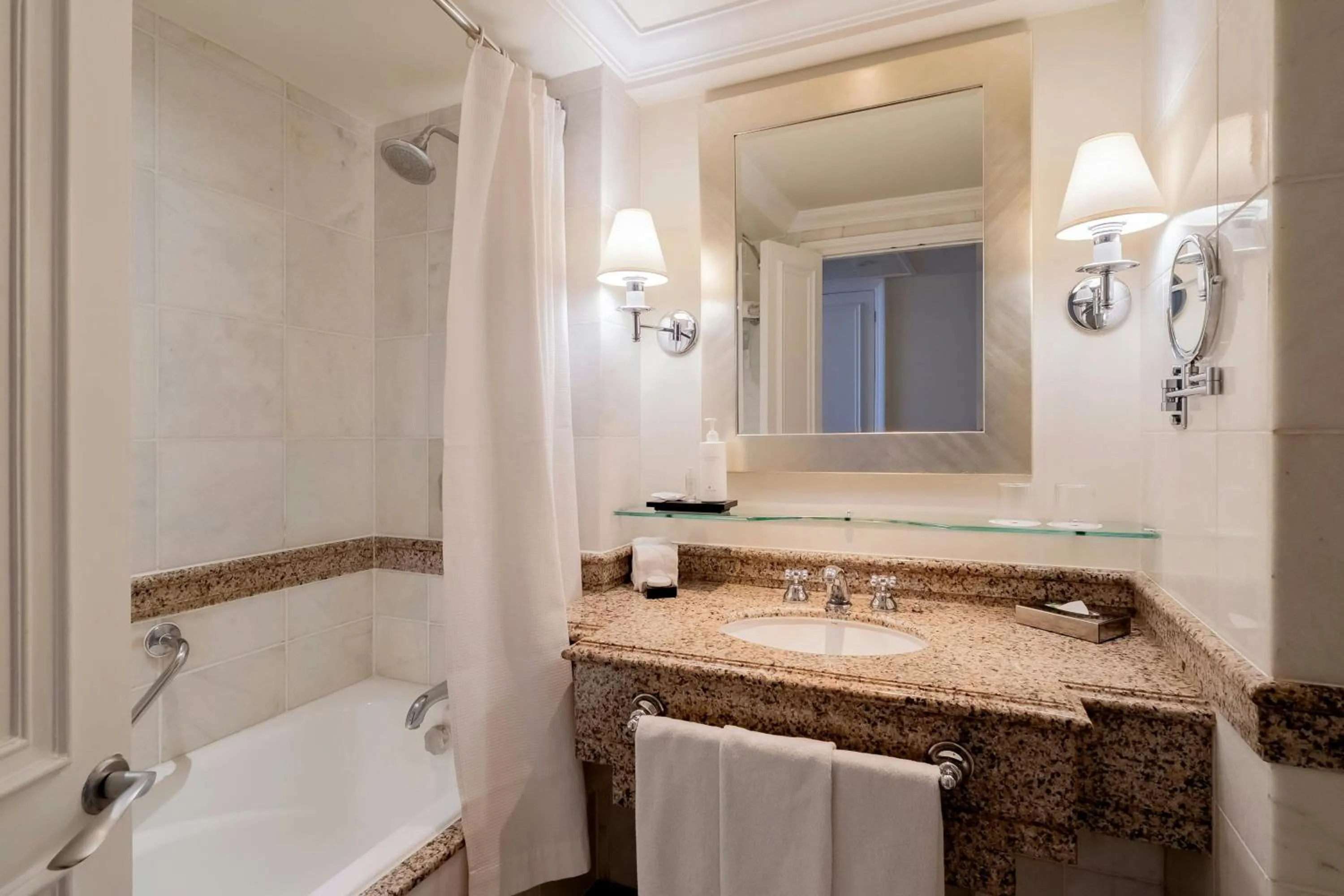 Photo of the whole room in JW Marriott Rio de Janeiro