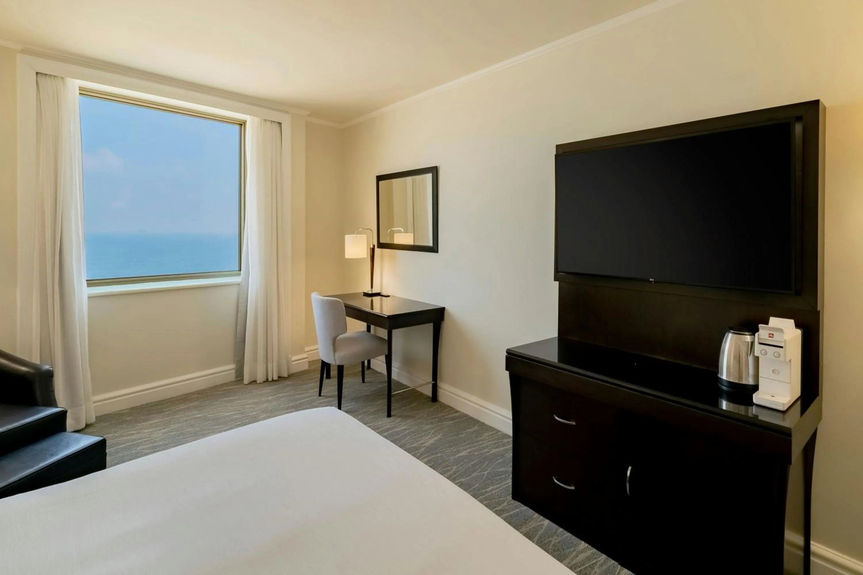 Photo of the whole room, Bed in JW Marriott Rio de Janeiro