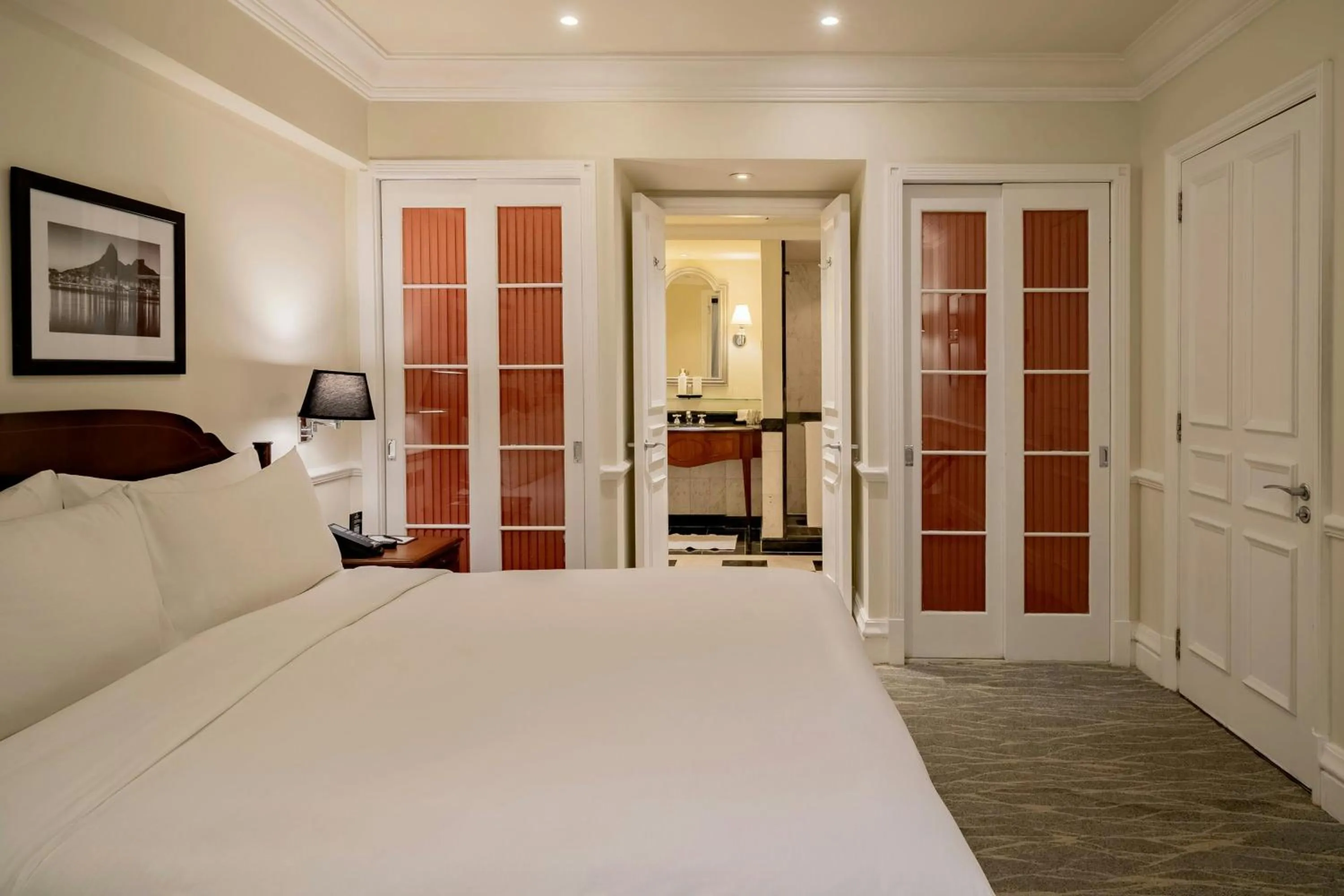 Photo of the whole room, Bed in JW Marriott Rio de Janeiro