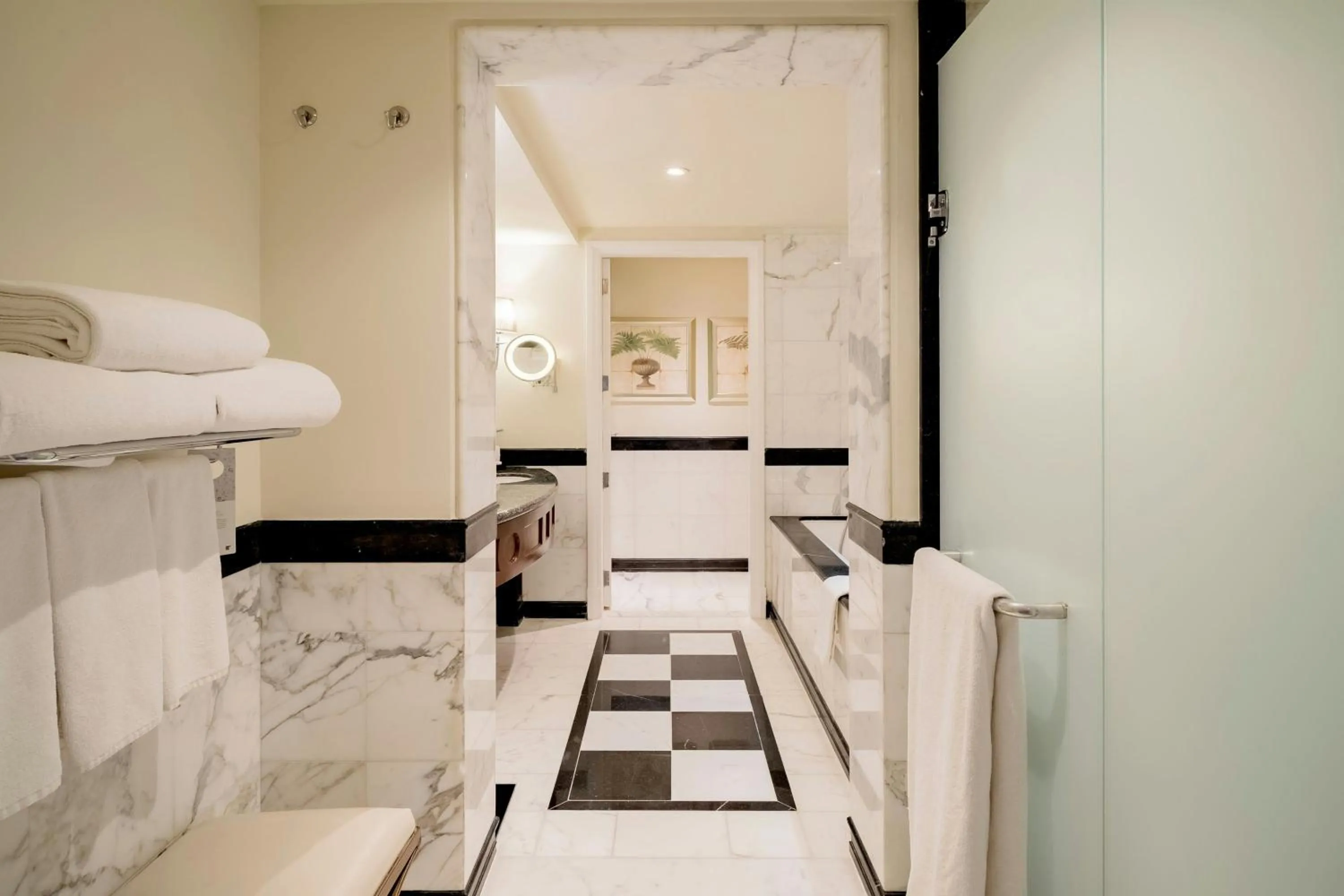 Photo of the whole room, Bed in JW Marriott Rio de Janeiro