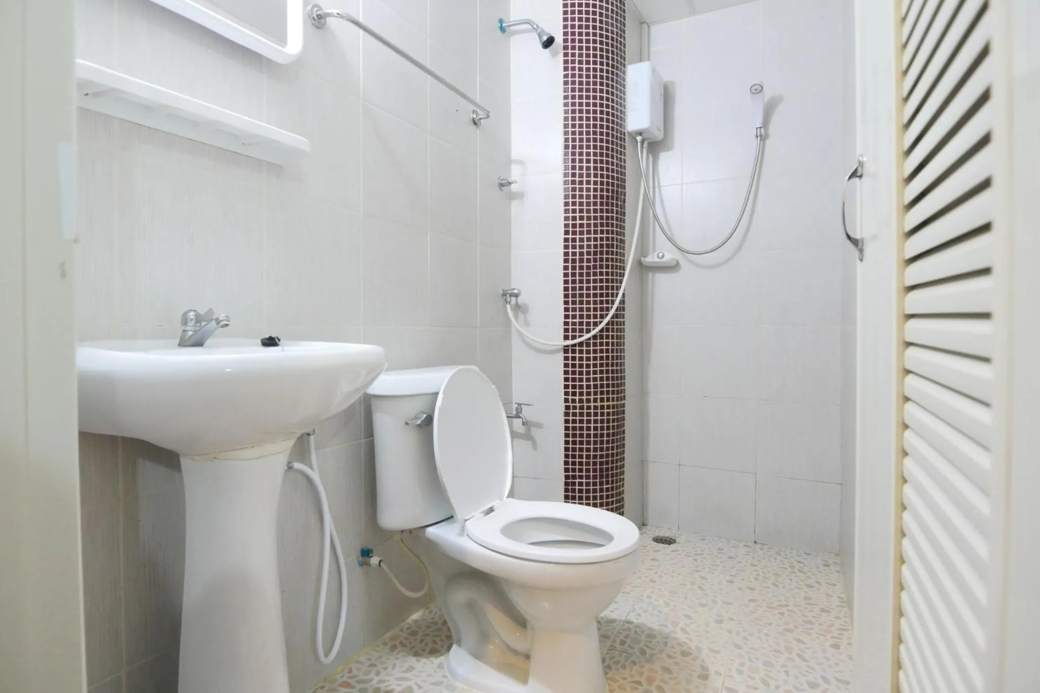 Shower in Pakdee House