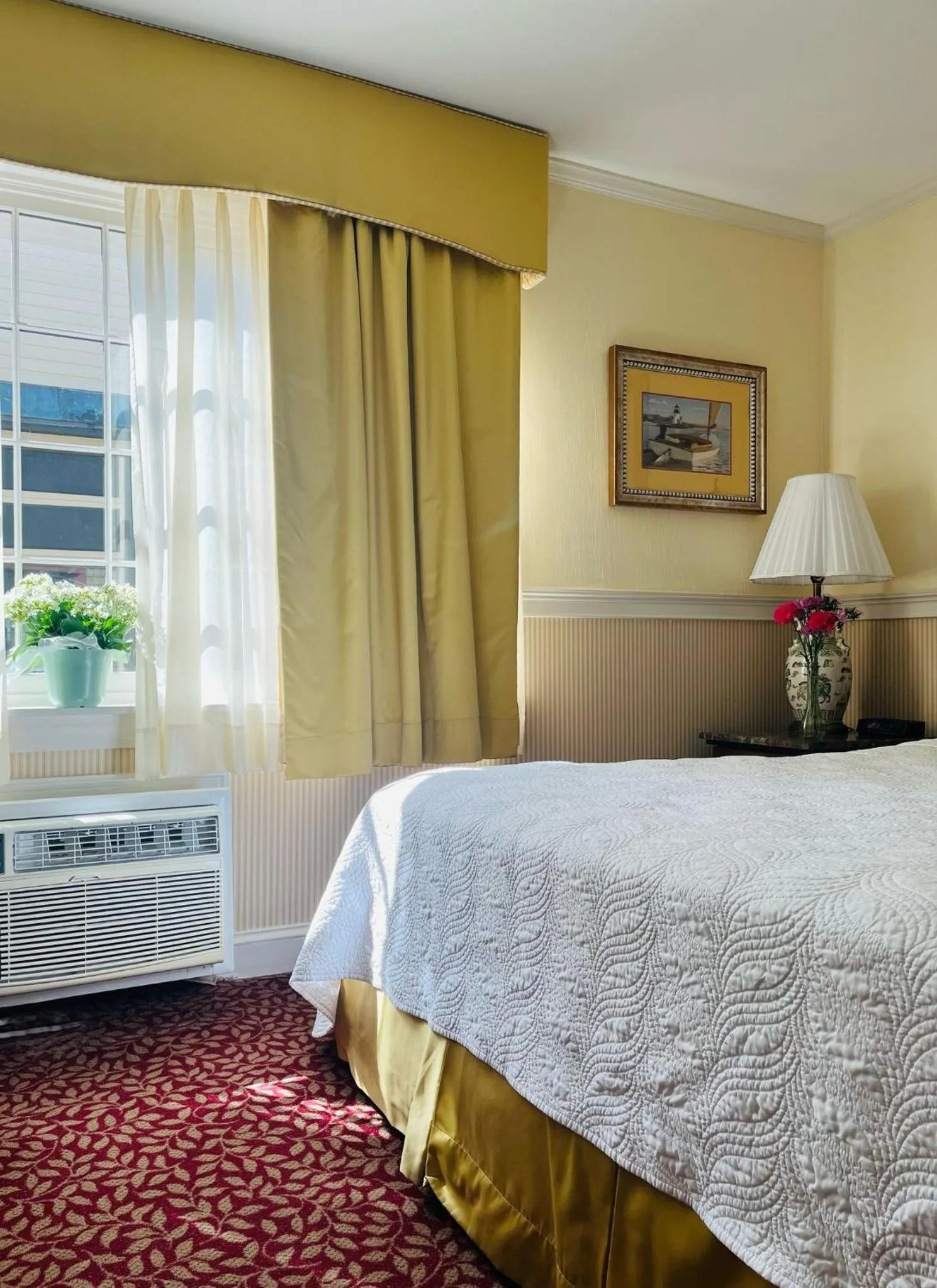 Bed in America's Cup Inn Newport