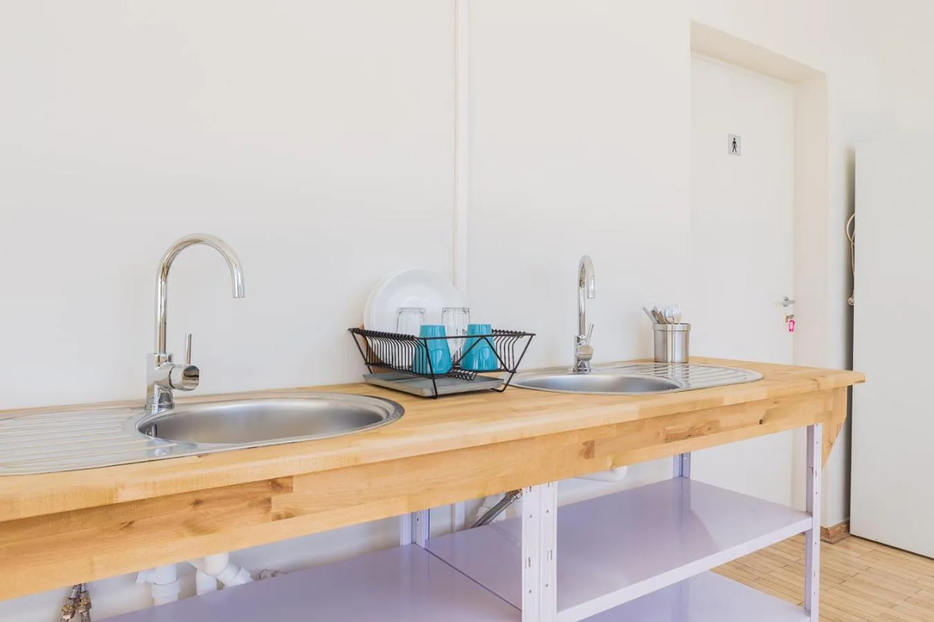 Communal kitchen in EHE Hostel