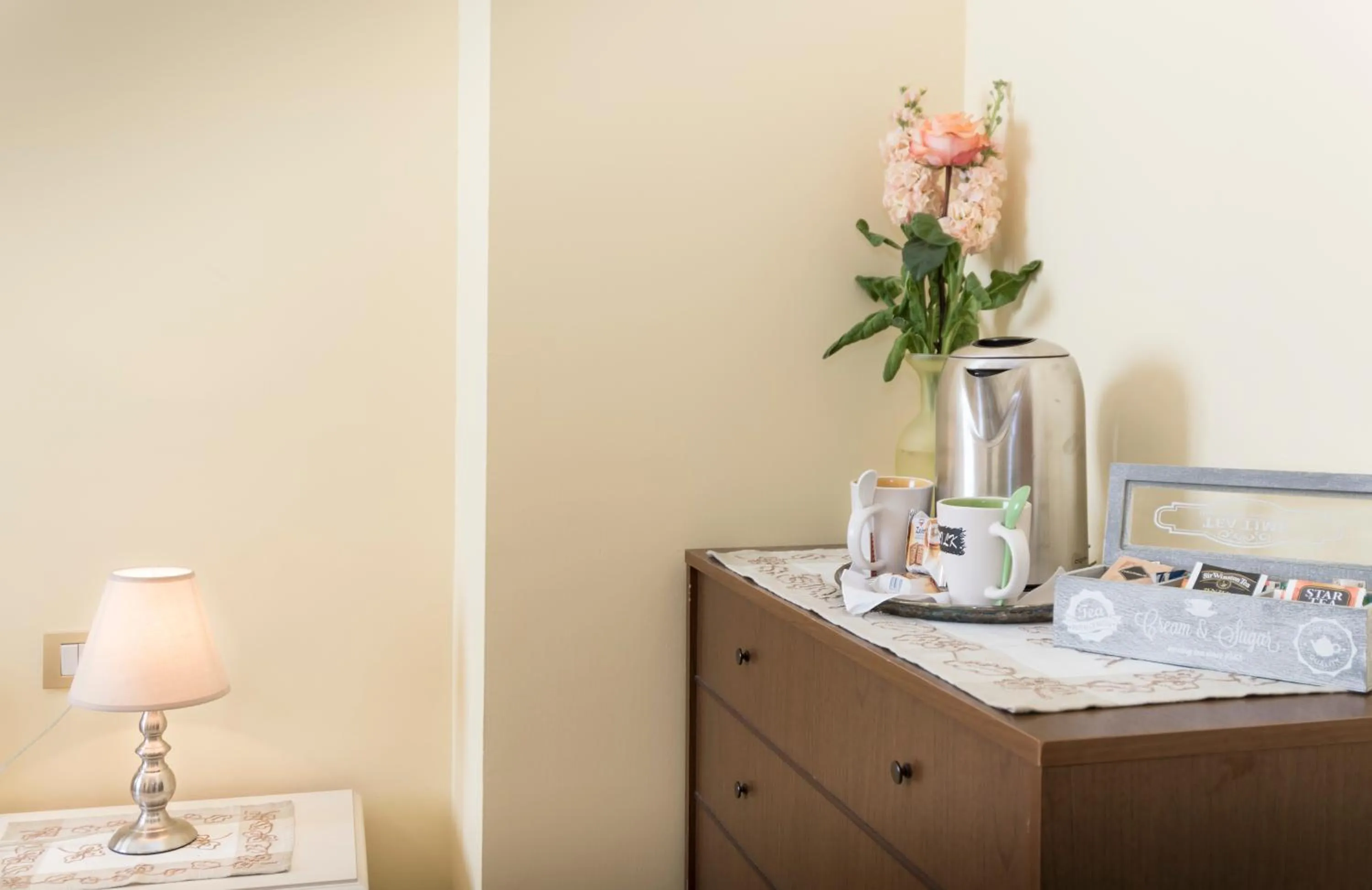 Coffee/tea facilities in Camere Mariella