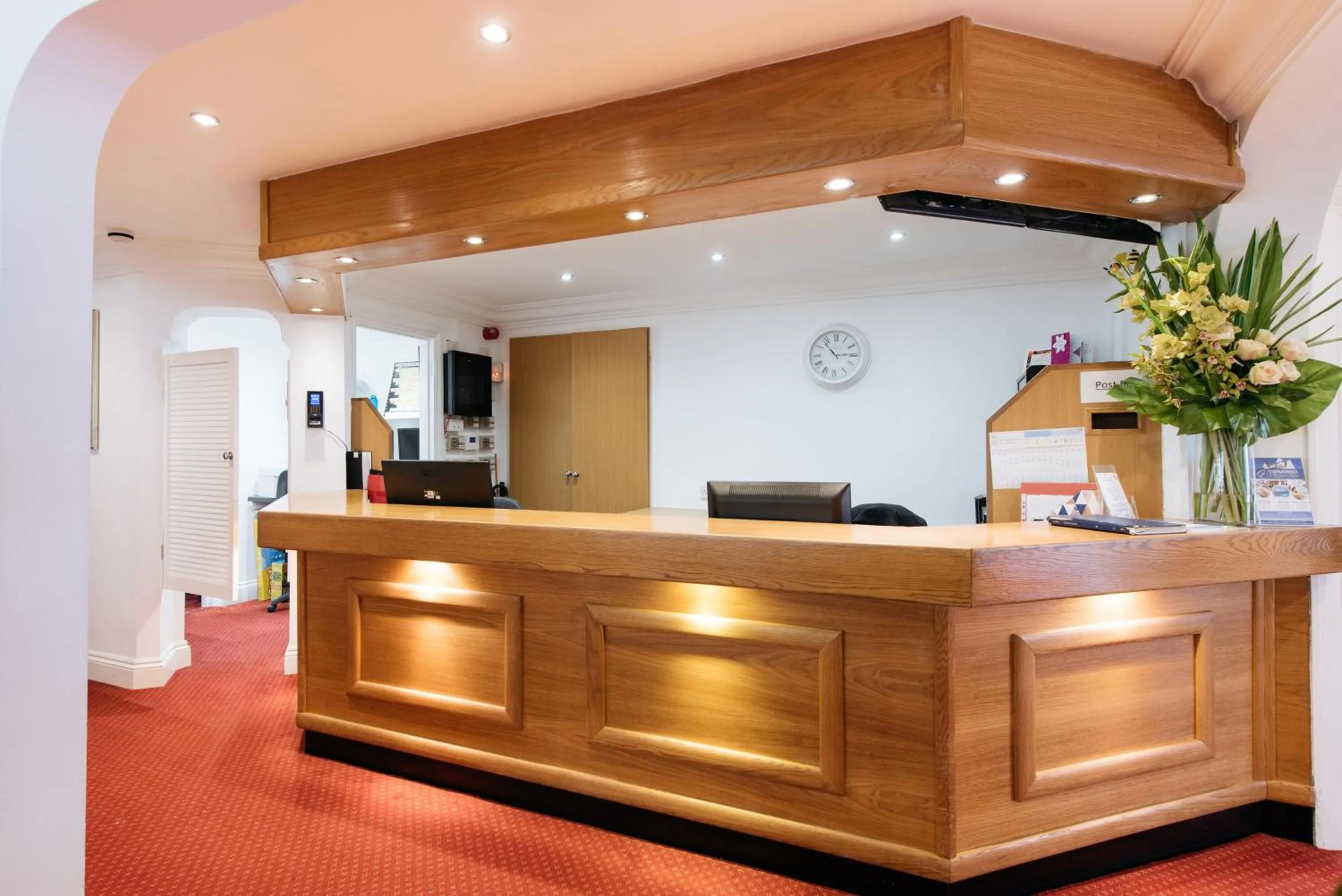 Lobby or reception in The Queens Hotel