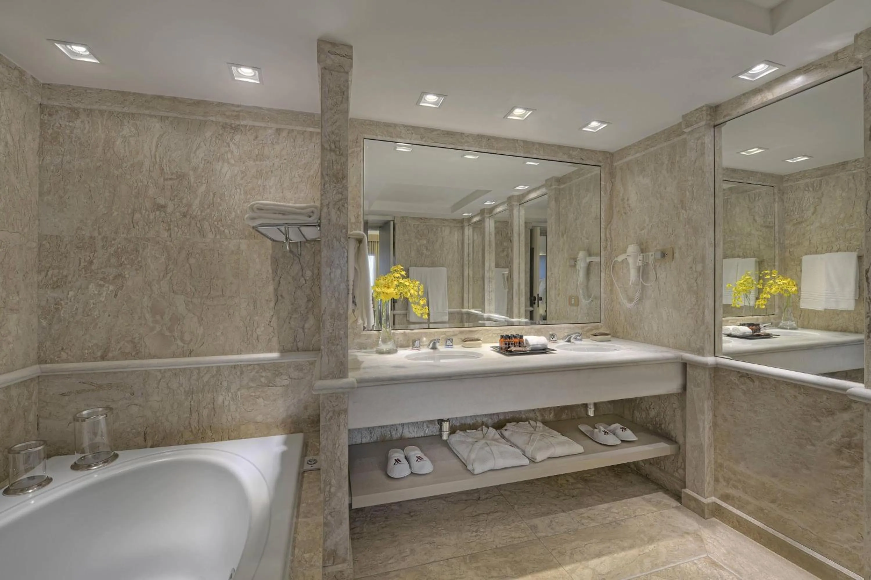 Bathroom in Marriott São Paulo Airport Hotel