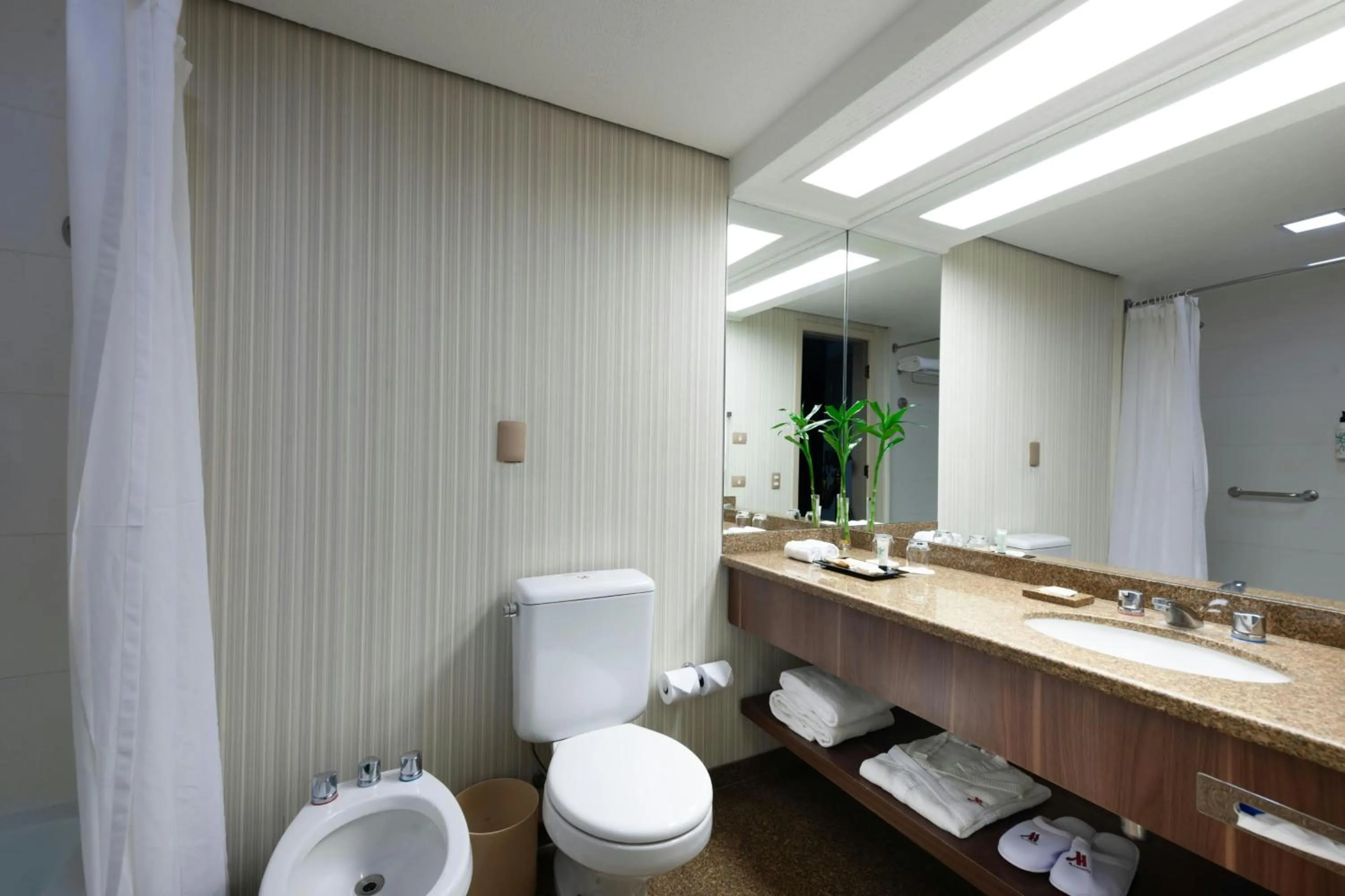 Bathroom in Marriott São Paulo Airport Hotel