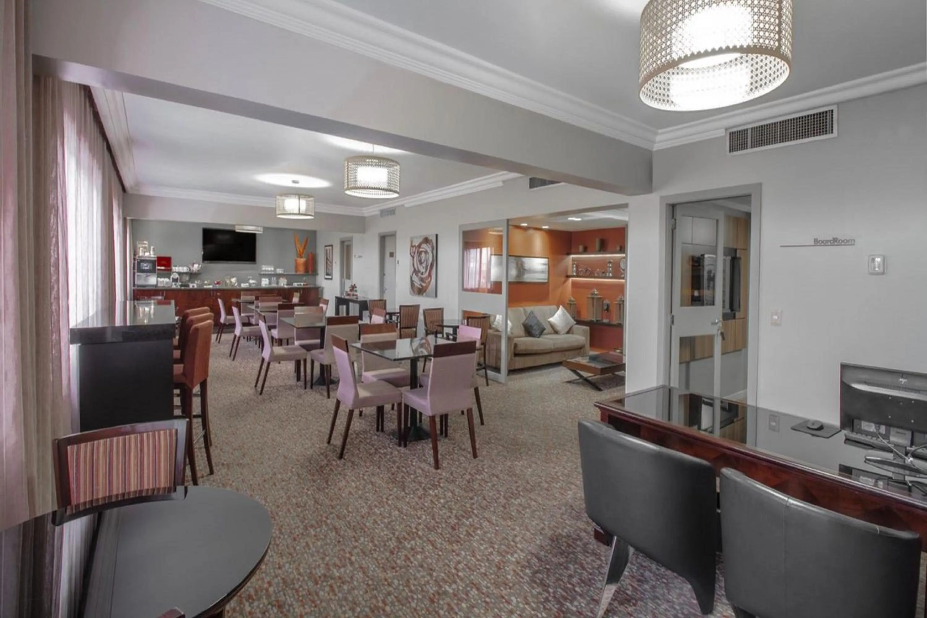 Lounge or bar in Marriott São Paulo Airport Hotel