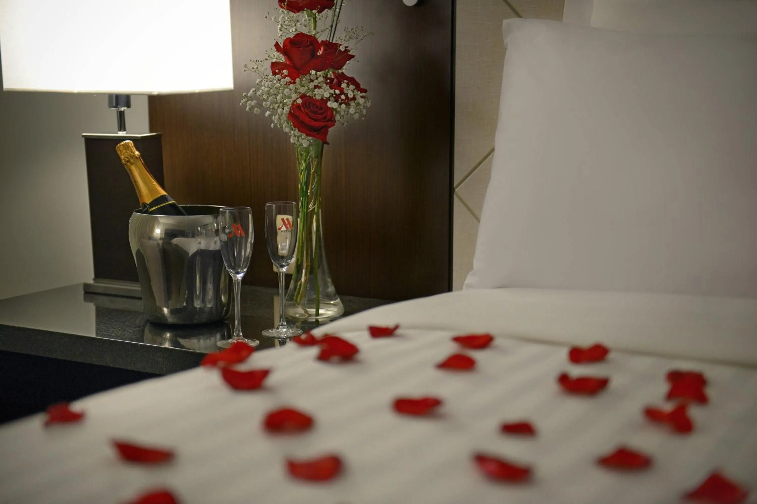 Bedroom, Bed in Marriott São Paulo Airport Hotel