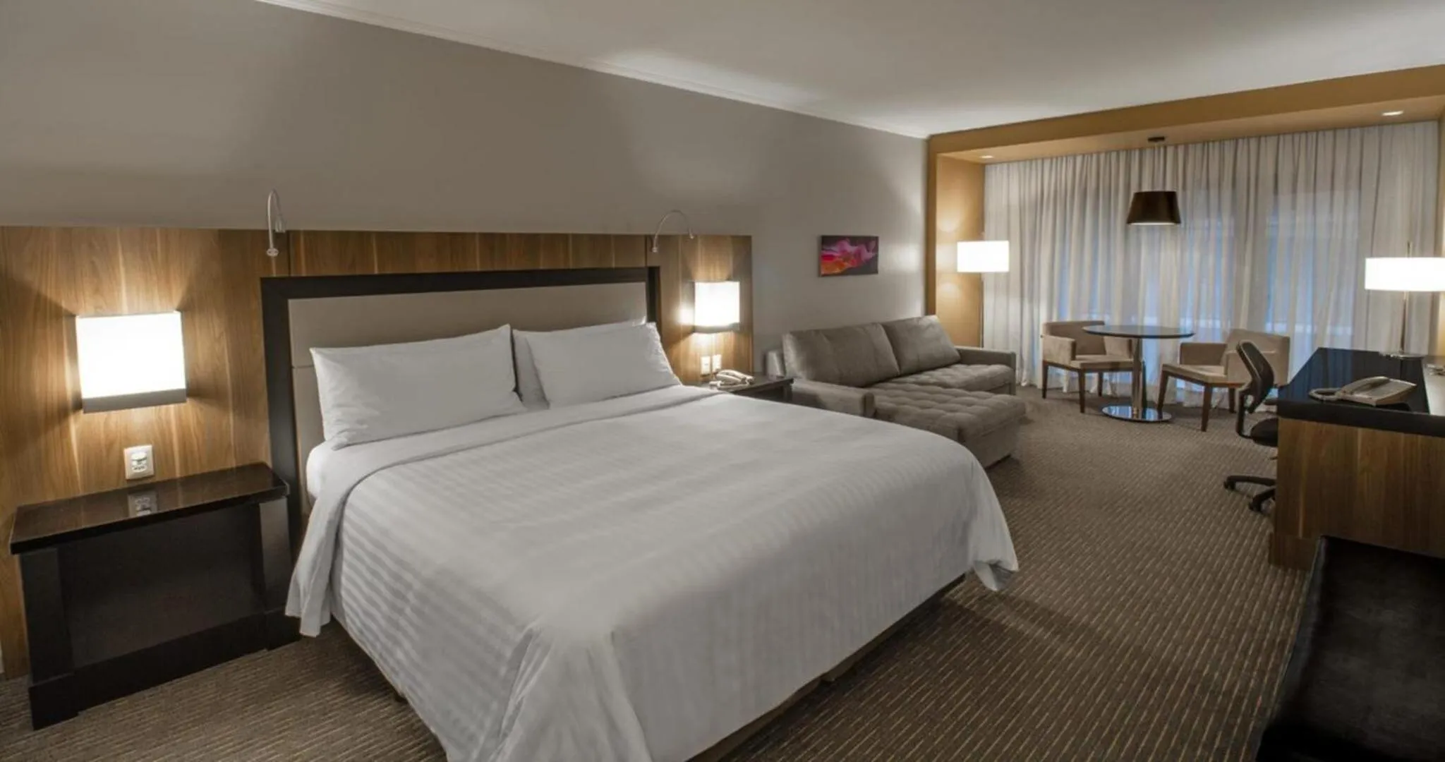 Photo of the whole room, Bed in Marriott São Paulo Airport Hotel