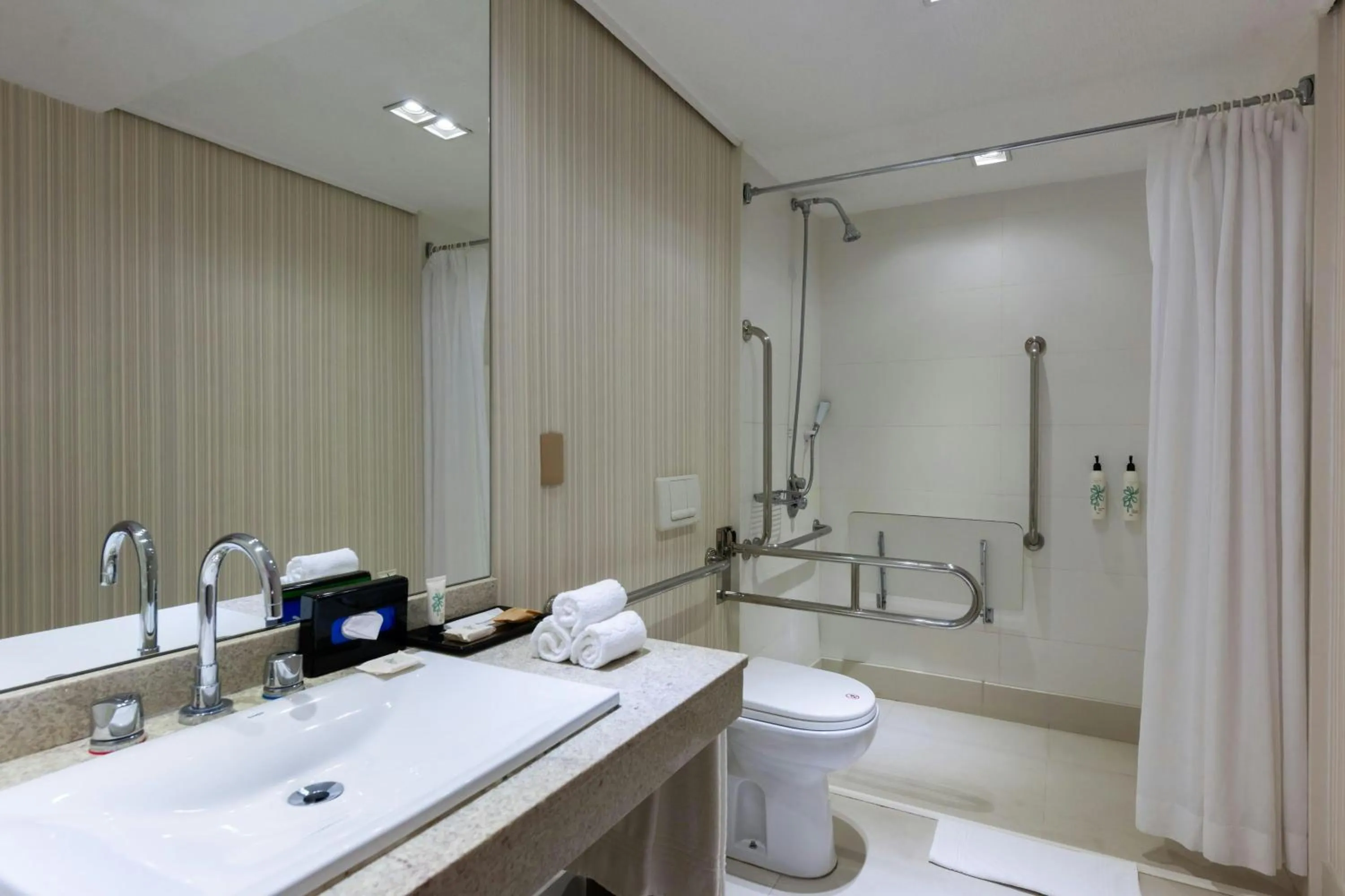 Bathroom in Marriott São Paulo Airport Hotel